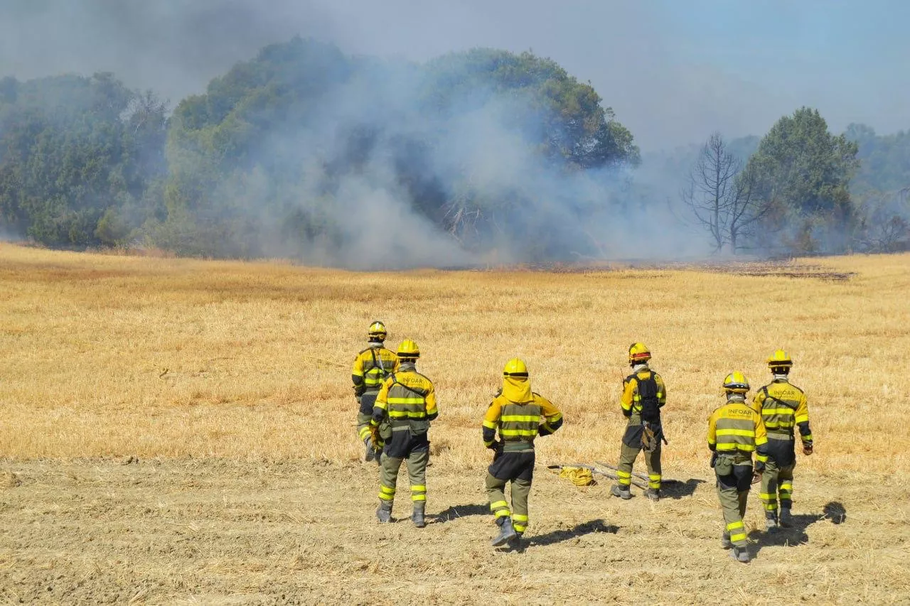 El incendio en la Sierra de Alcubierre afronta una jornada crítica tras una noche favorable.