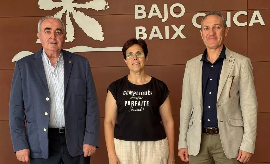 Manuel Rodríguez, Reyes Pascual y Óscar Sorolla en la firma del acuerdo de Cámara, Comarca del Bajo Cinca y Asociación de Empresarios del Bajo Cinca Baix Cinca