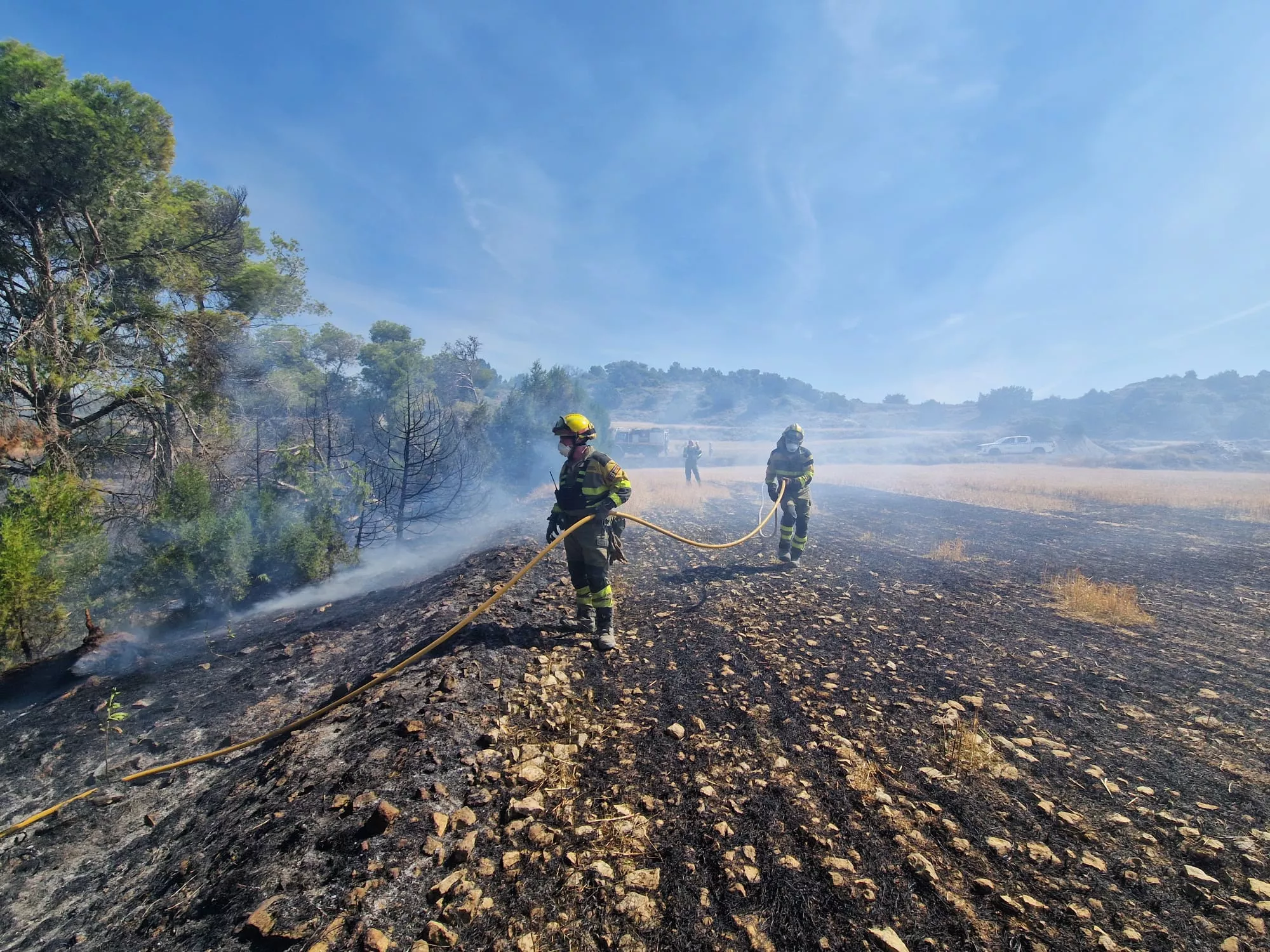 Labores de extinción del incendio en la Sierra de Alcubierre.