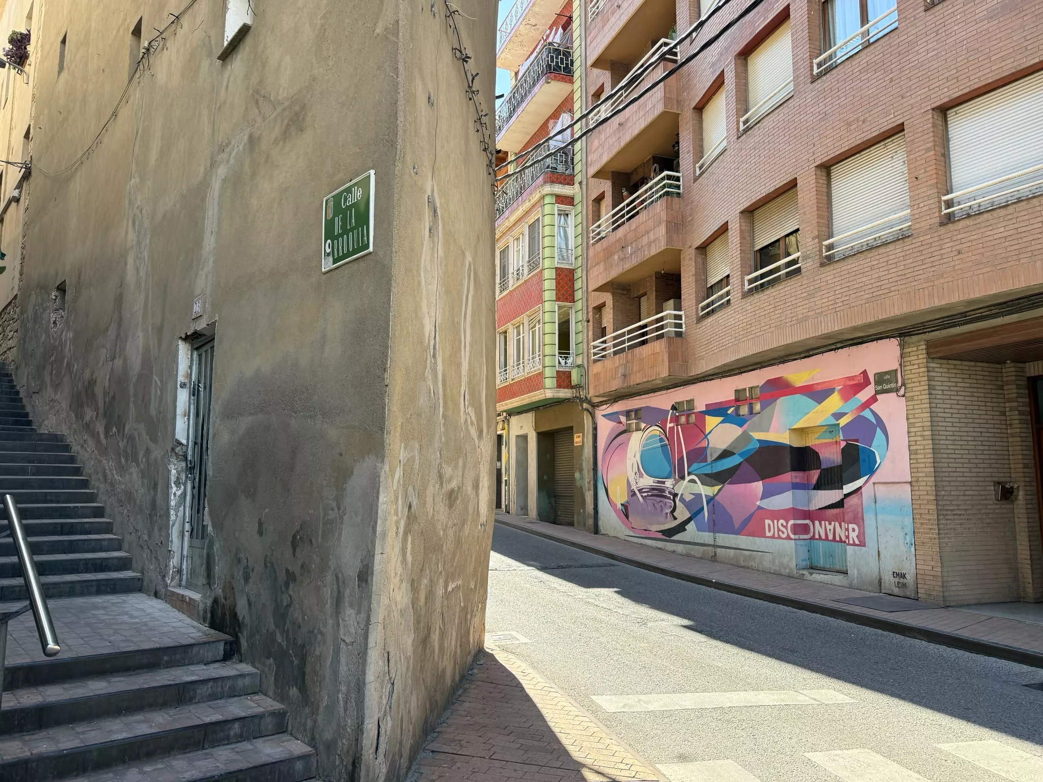 El edificio de la calle Parroquia de Fraga