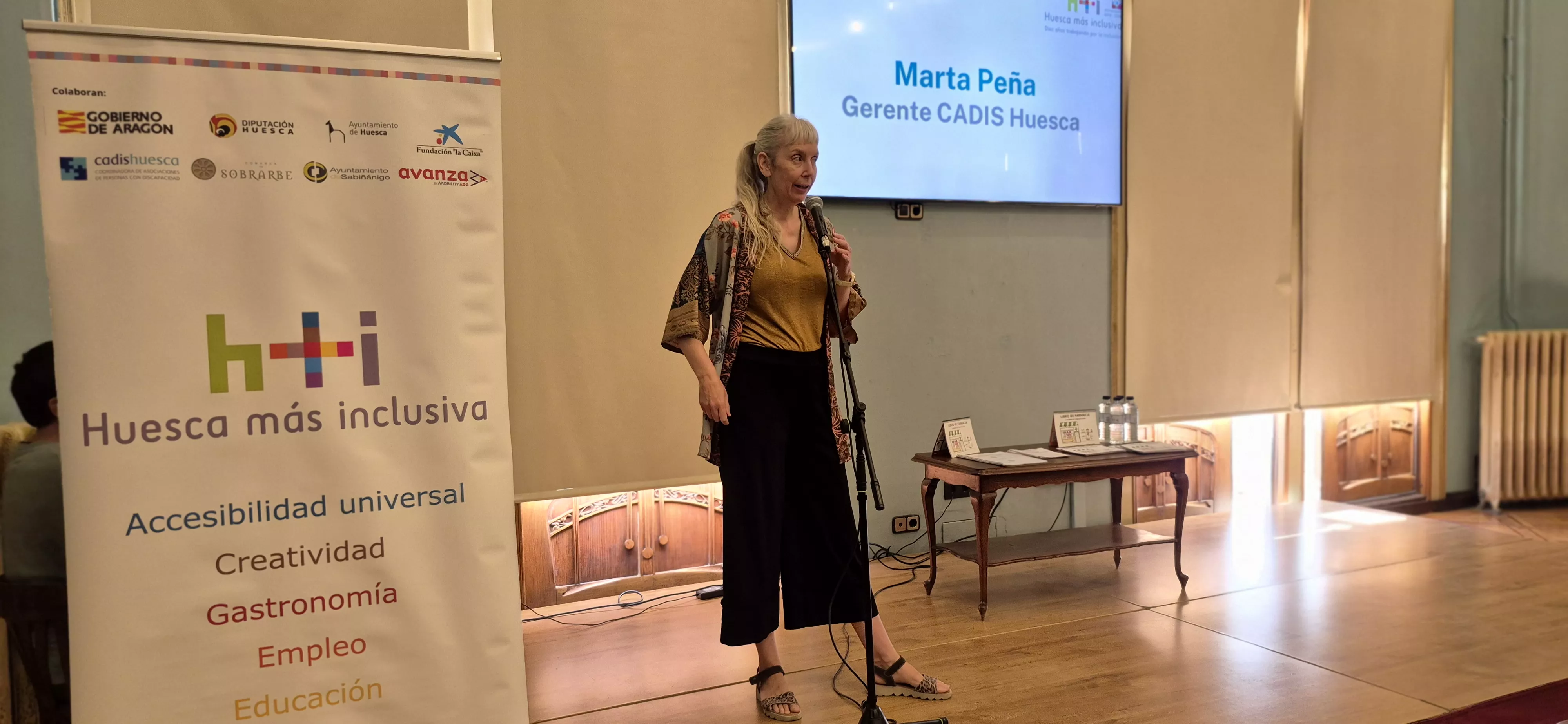 Presentación del cuaderno de pictogramas de Cadis Huesca y Aspace para las farmacias. Foto Myriam Martínez