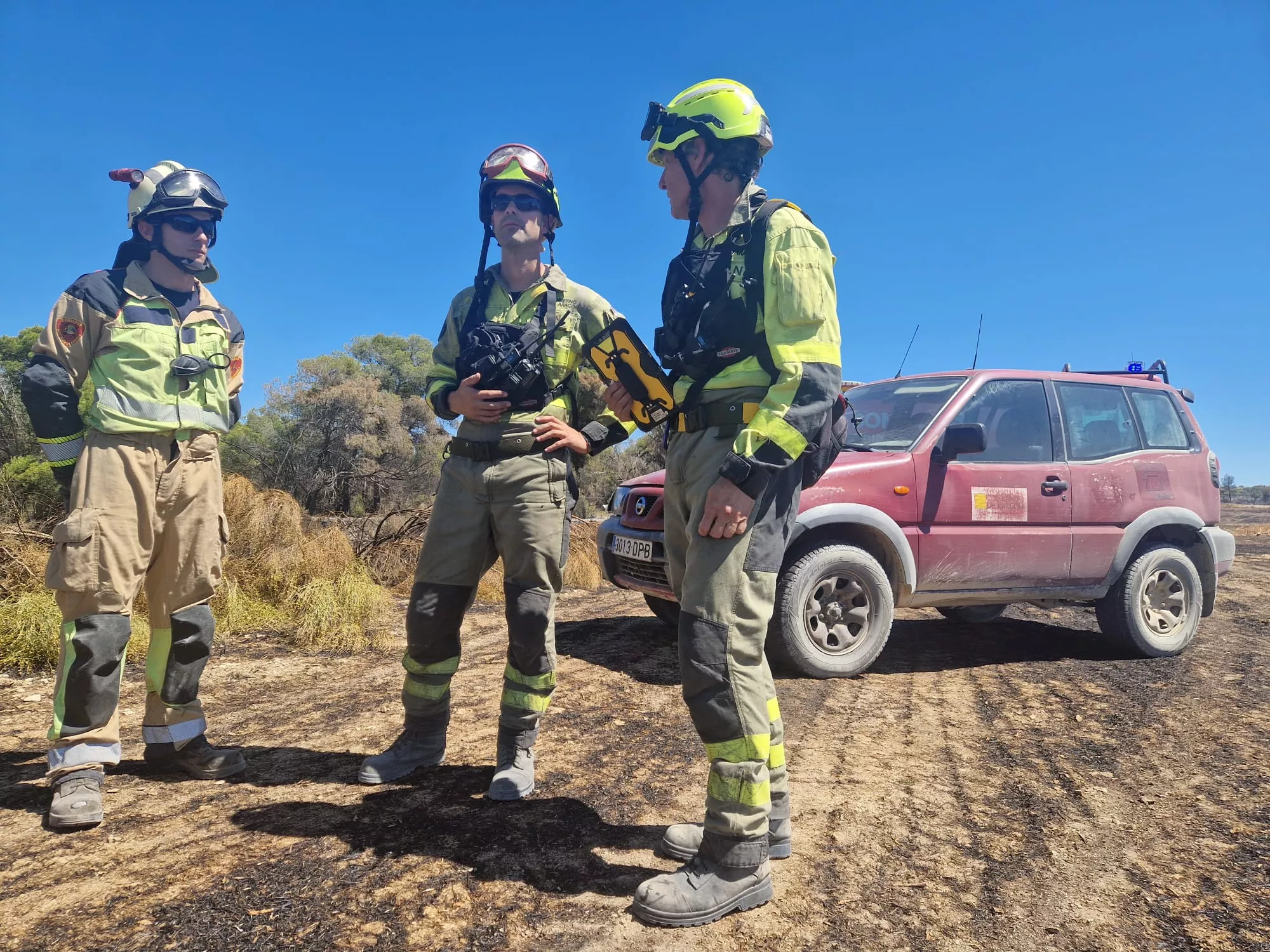 Operativo del Infoar trabajando en la Sierra de Alcubierre.
