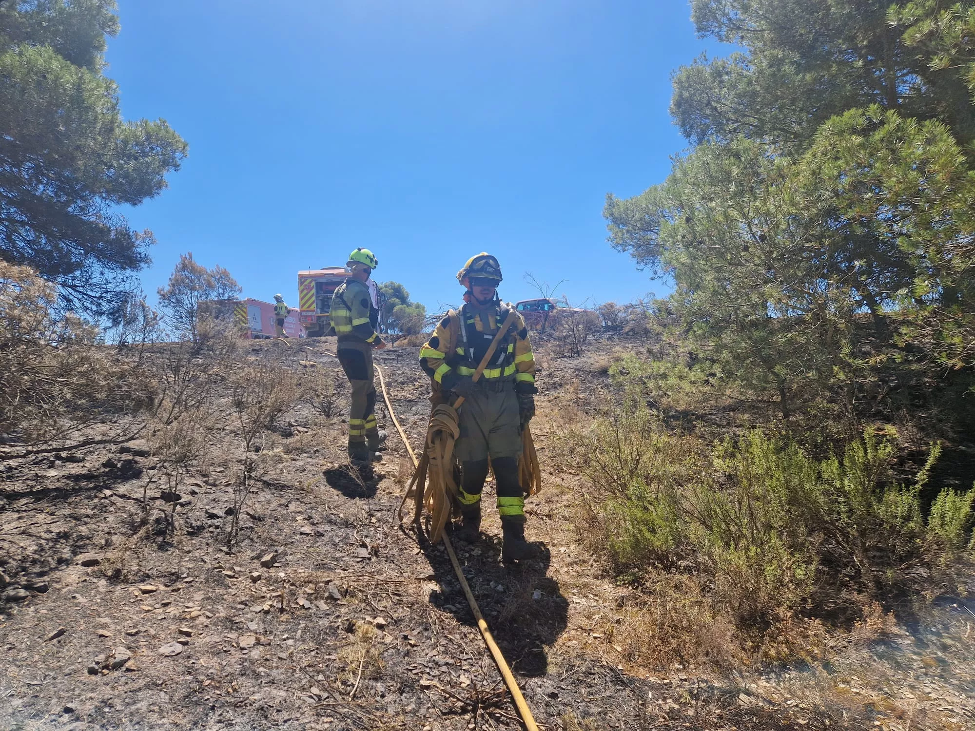 Operativo del Infoar trabajando en la Sierra de Alcubierre.