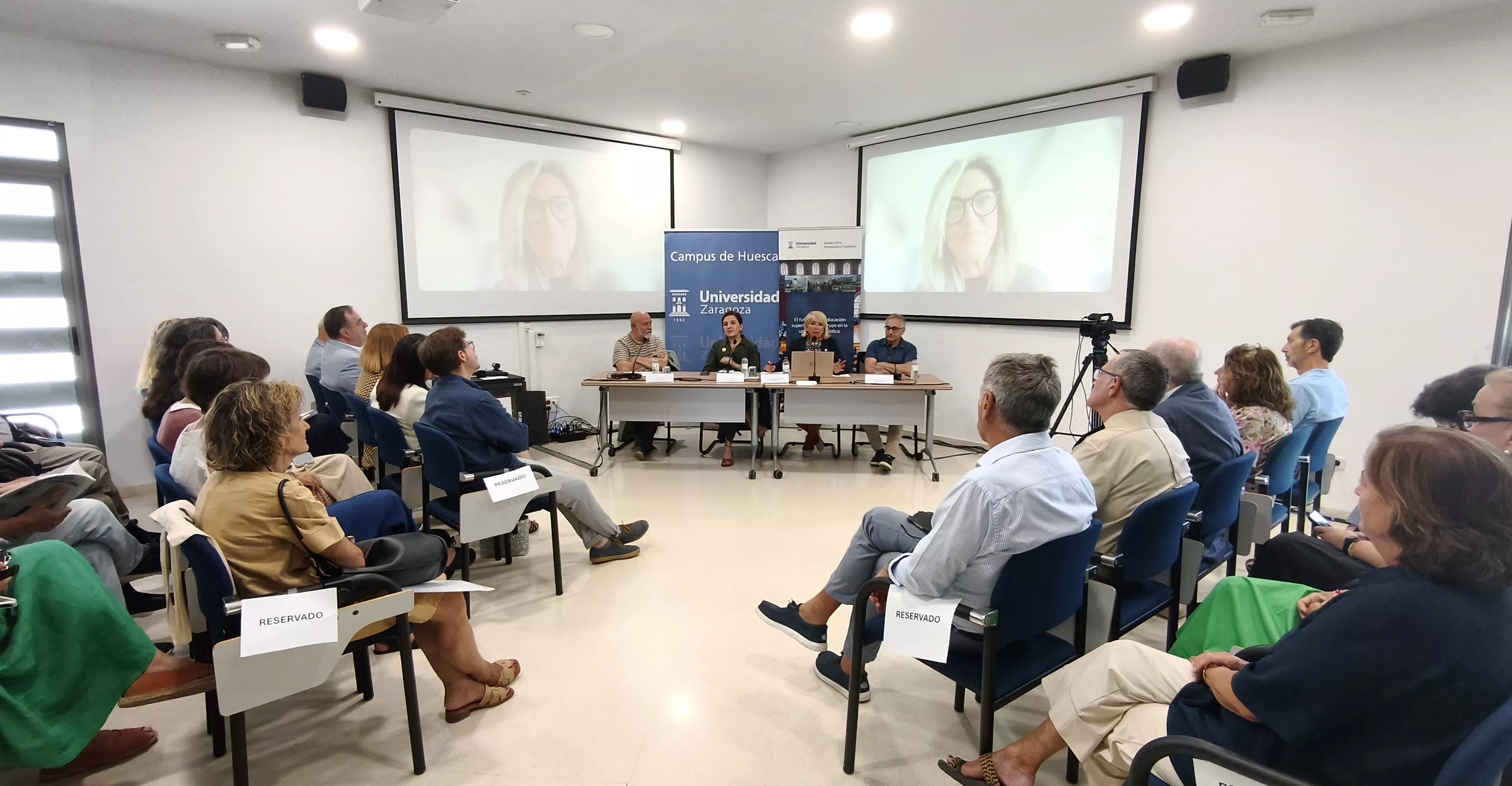  Mesa redonda en el Campus de Huesca. Foto María José Sampietro Brosed