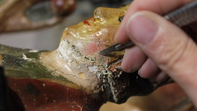 Proceso de restauración de la talla de la Virgen procedente de la ermita del Llano de Agüero. Proceso de restauración de la talla de la Virgen procedente de la ermita del Llano de Agüero.