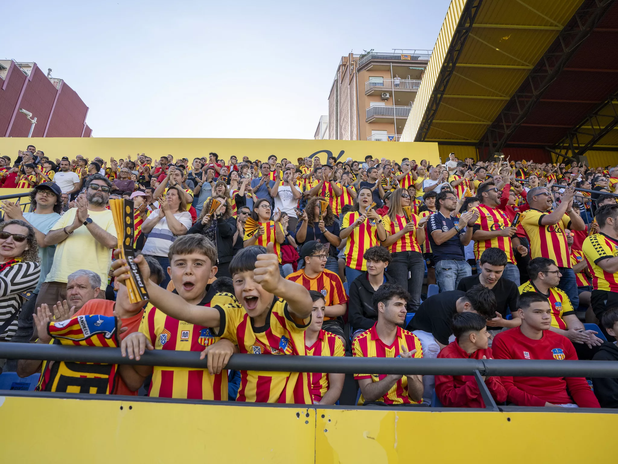 La fiel afición del Sant Andreu, que ya supera los 5.000 socios.