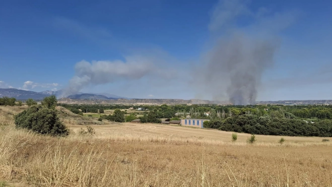 En la inmagen se aprecia el humo de los dos incendios.