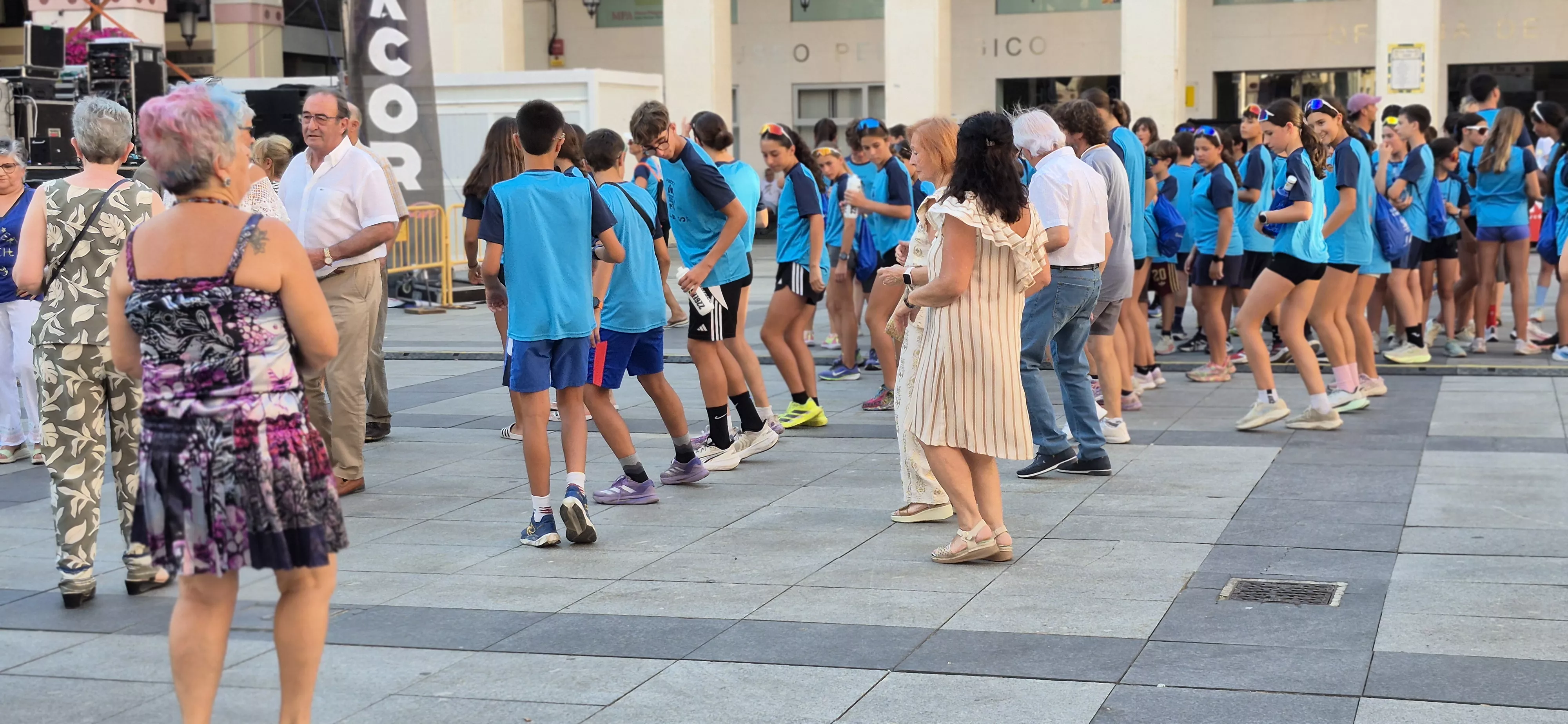 Baile con el Dúo Guara en las fiestas del Casco VIejo. Foto Myriam Martínez