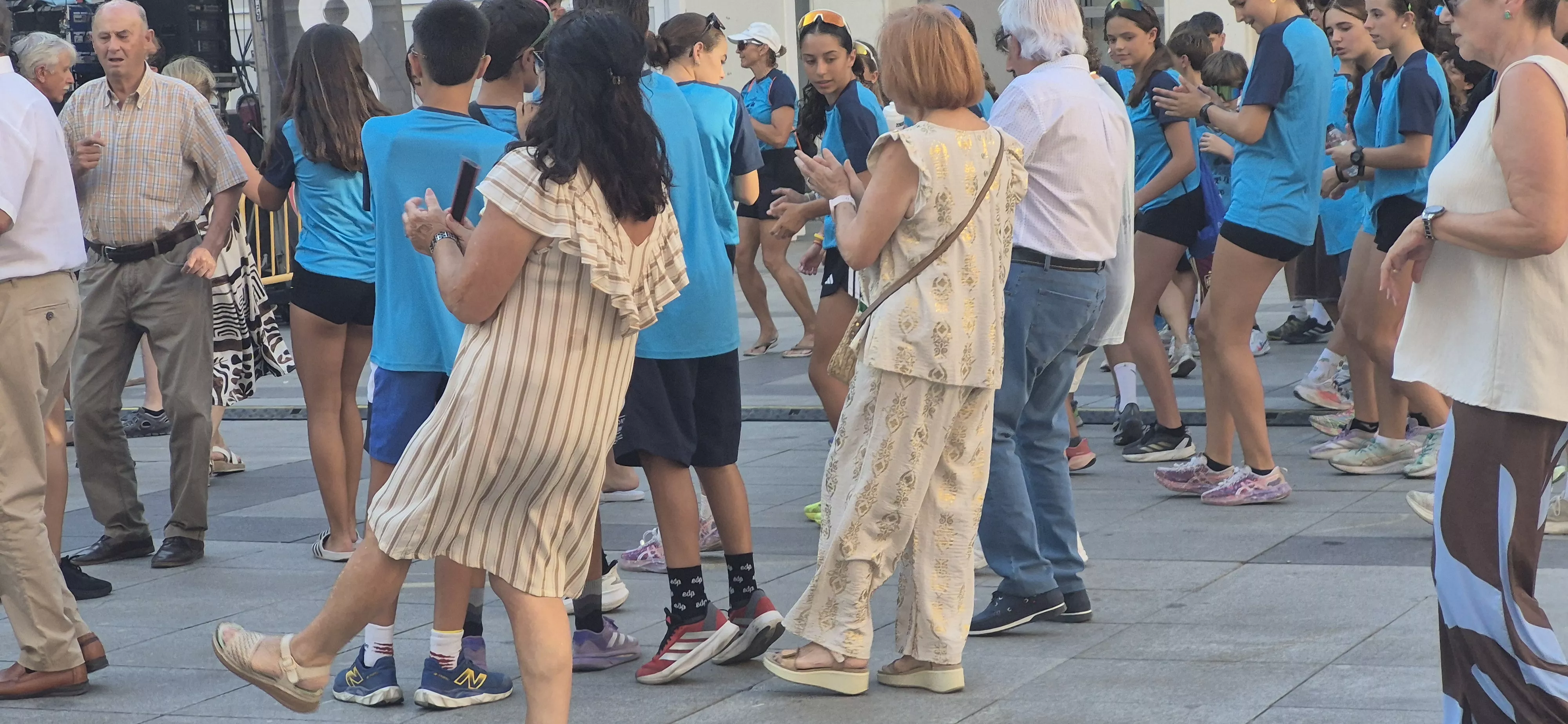 Baile con el Dúo Guara en las fiestas del Casco VIejo. Foto Myriam Martínez
