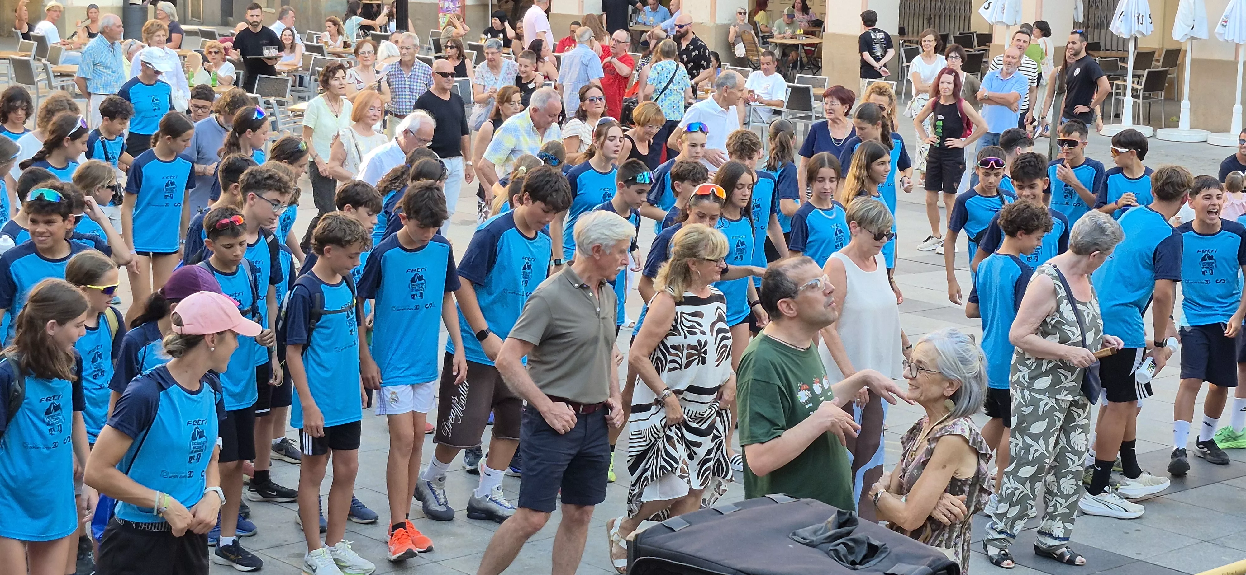Baile con el Dúo Guara en las fiestas del Casco VIejo. Foto Myriam Martínez