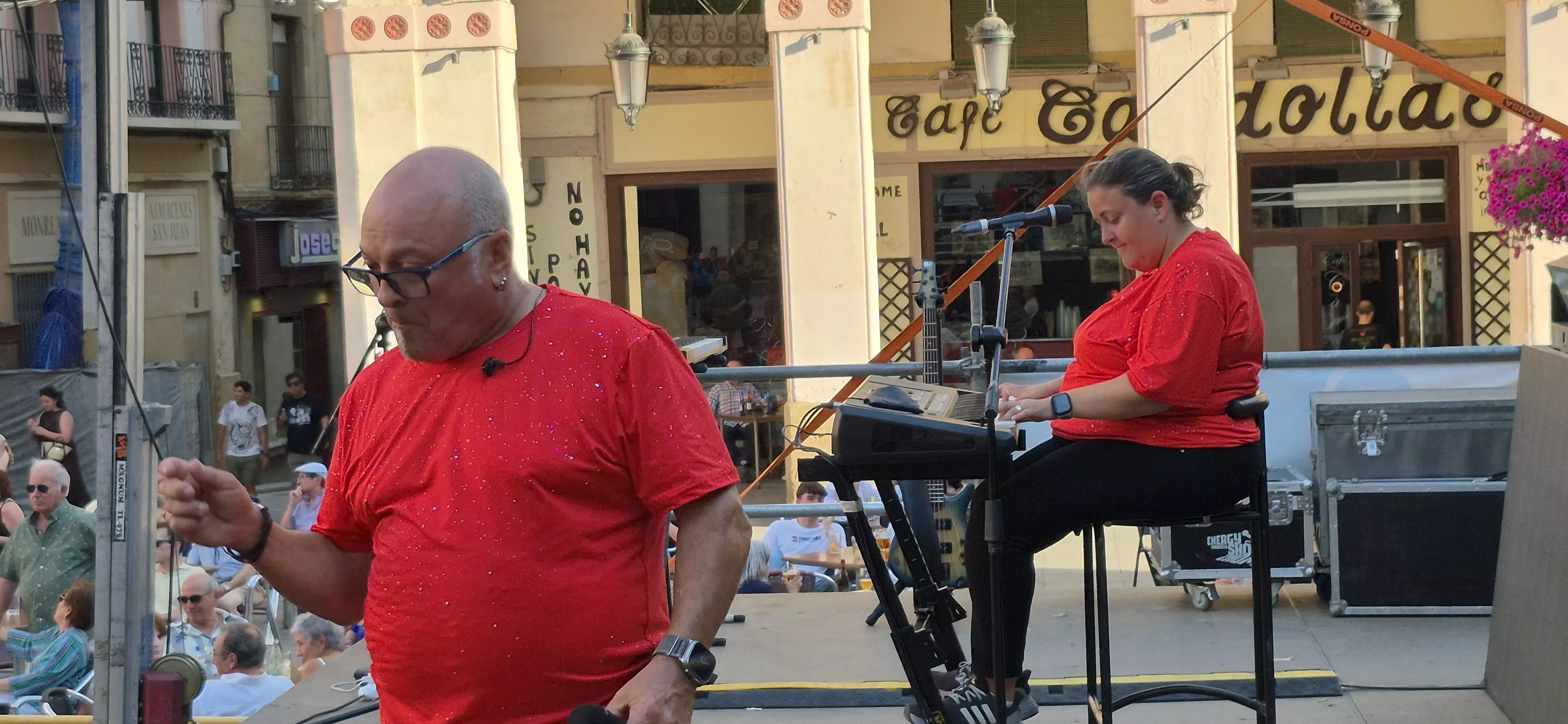 Baile con el Dúo Guara en las fiestas del Casco VIejo. Foto Myriam Martínez