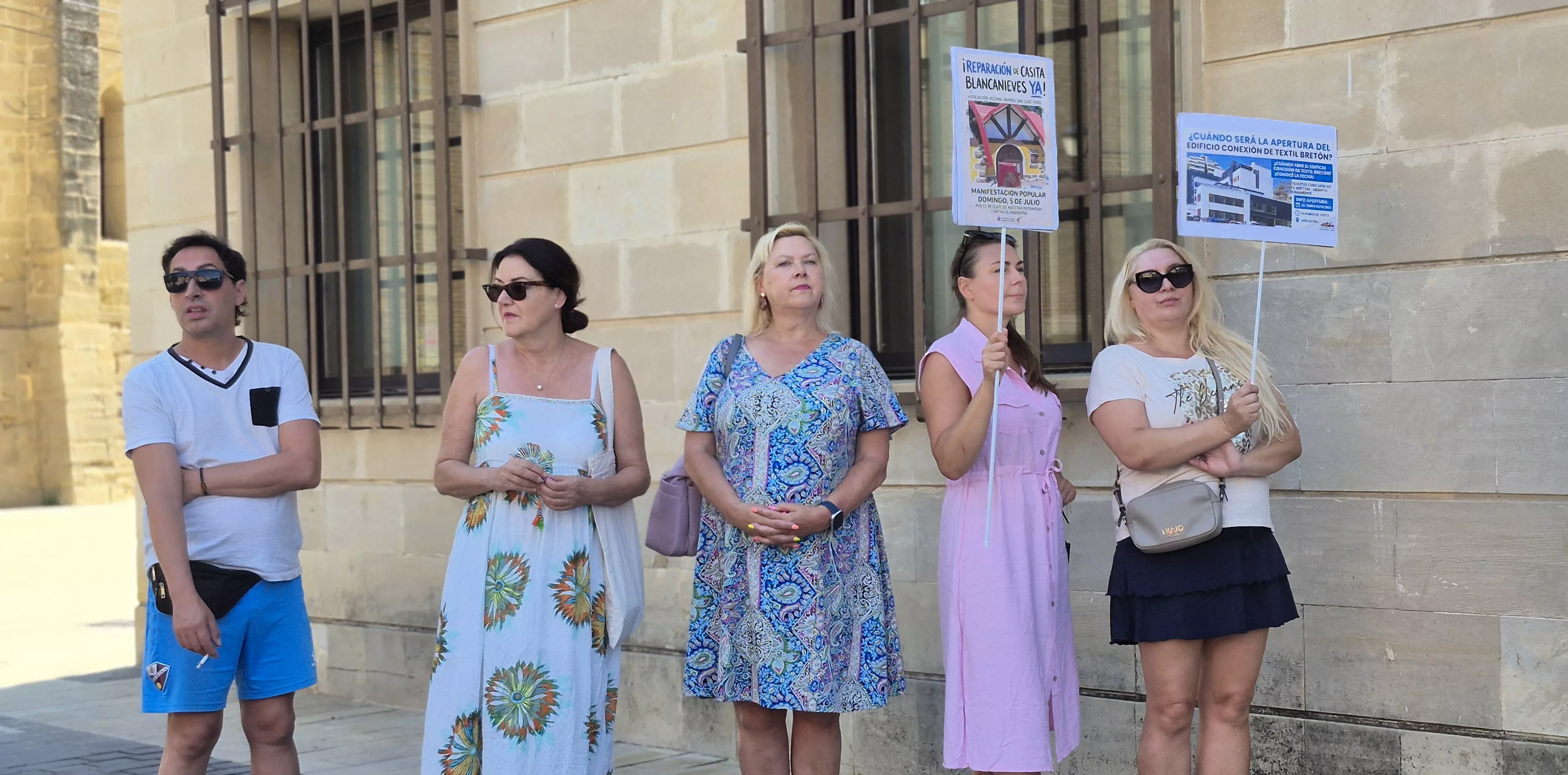"Procesión" en defensa del Seminario de Huesca. Foto Myriam Martínez