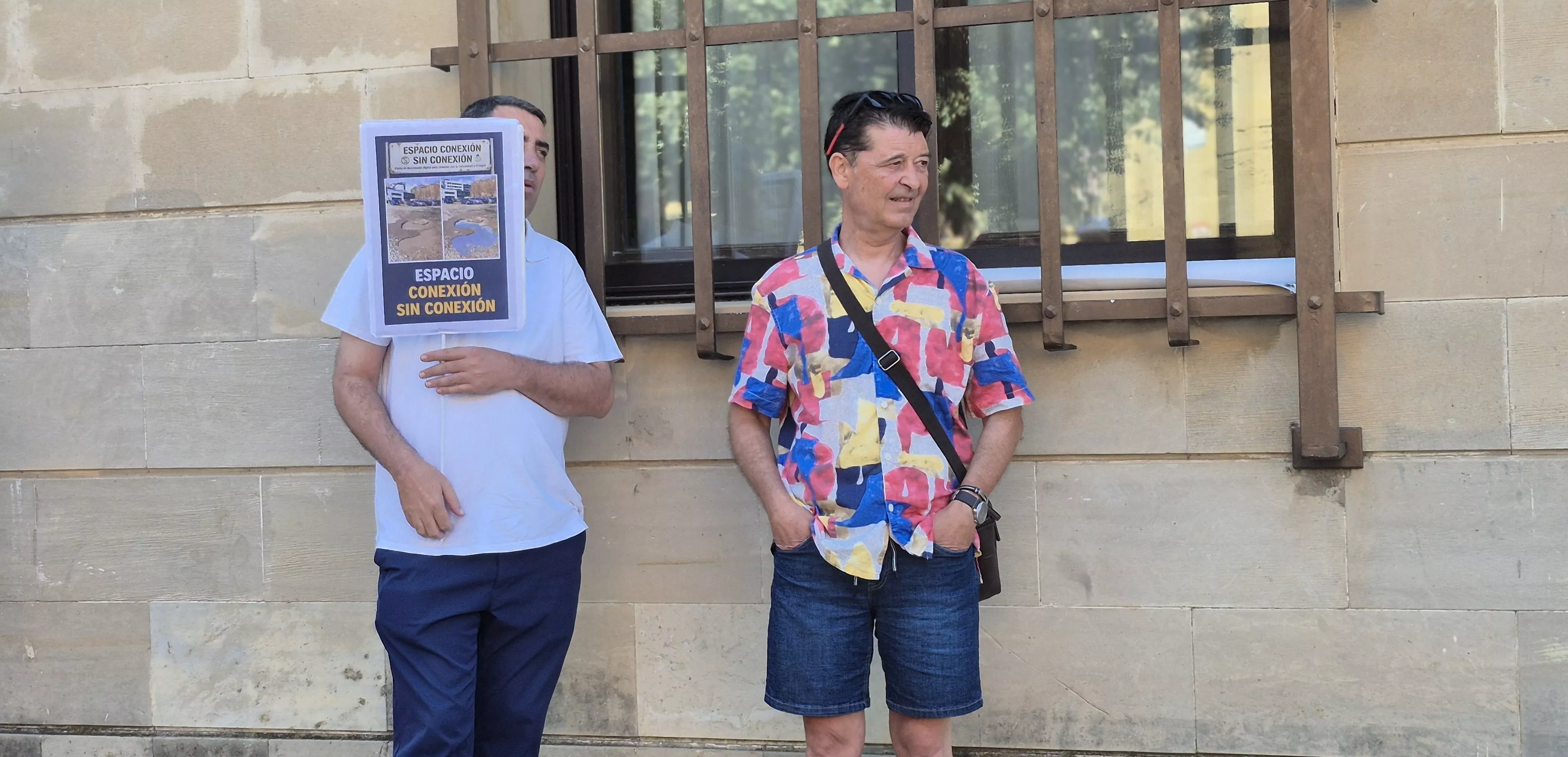 "Procesión" en defensa del Seminario de Huesca. Foto Myriam Martínez