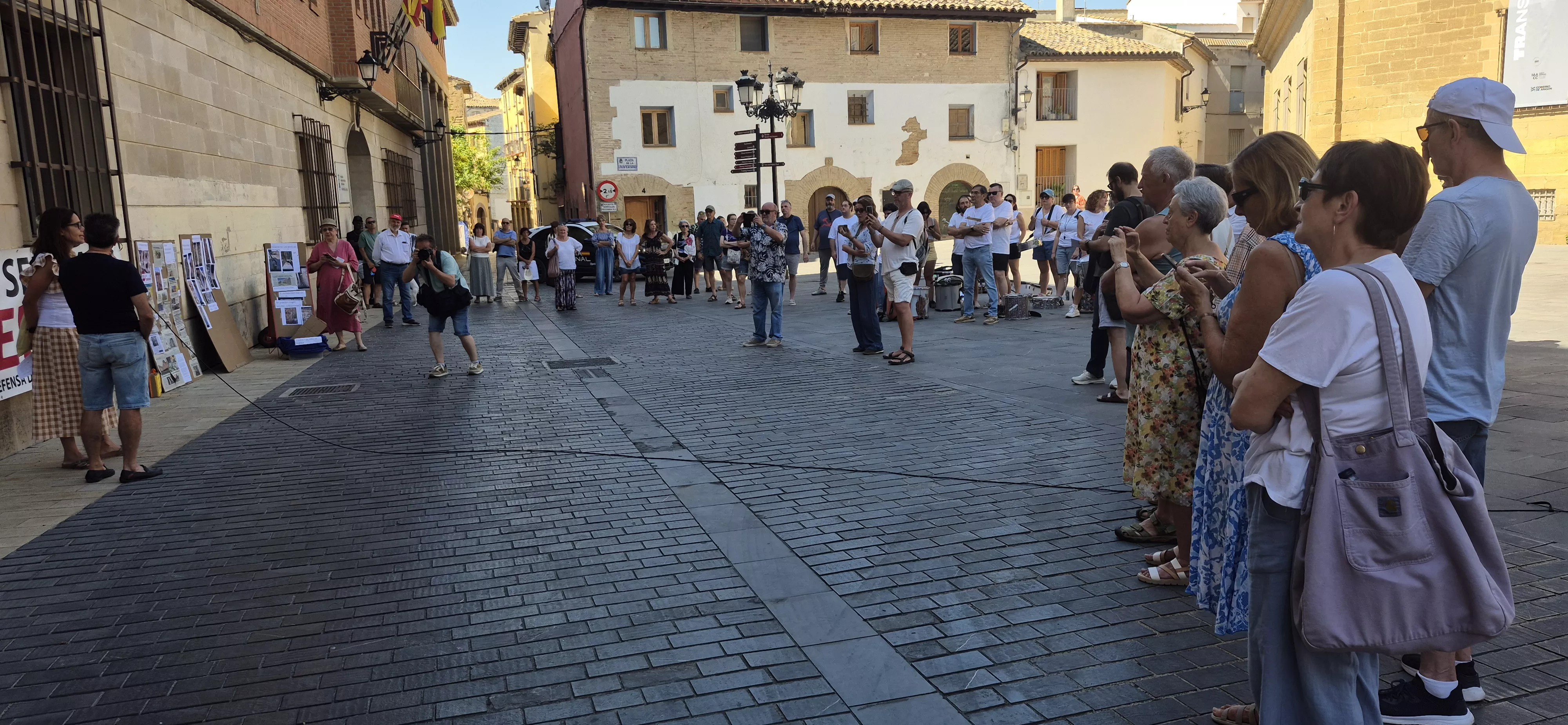 "Procesión" en defensa del Seminario de Huesca. Foto Myriam Martínez