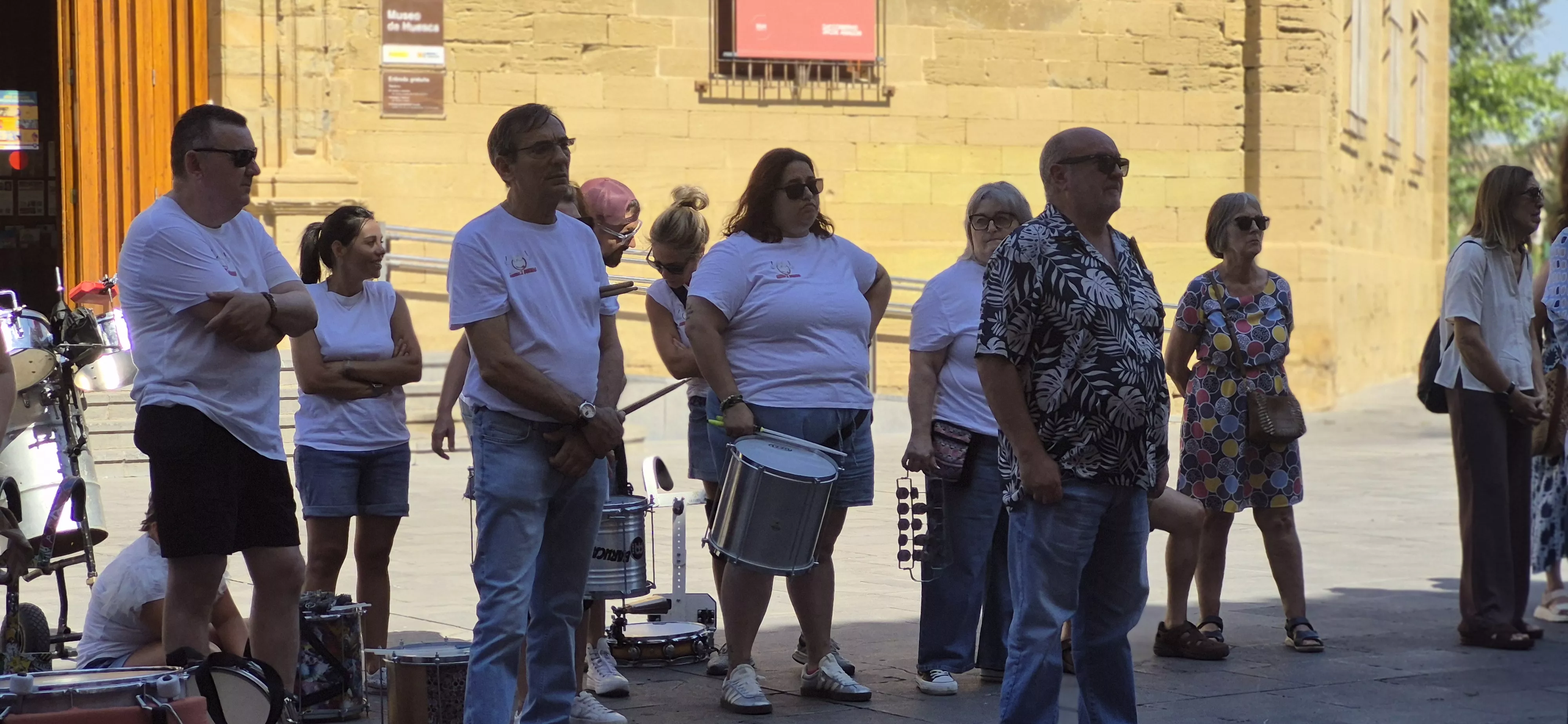 "Procesión" en defensa del Seminario de Huesca. Foto Myriam Martínez
