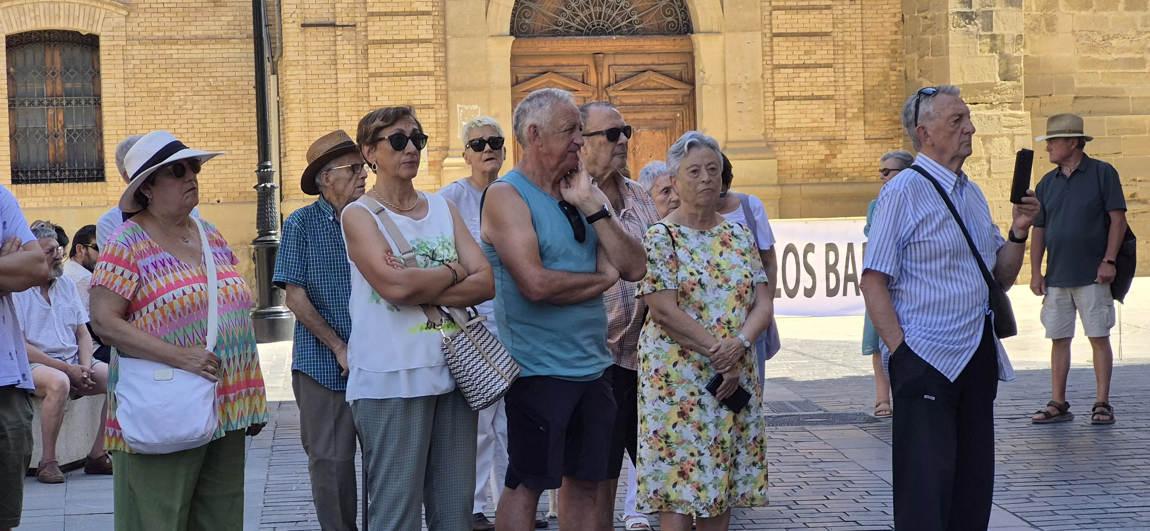 "Procesión" en defensa del Seminario de Huesca. Foto Myriam Martínez