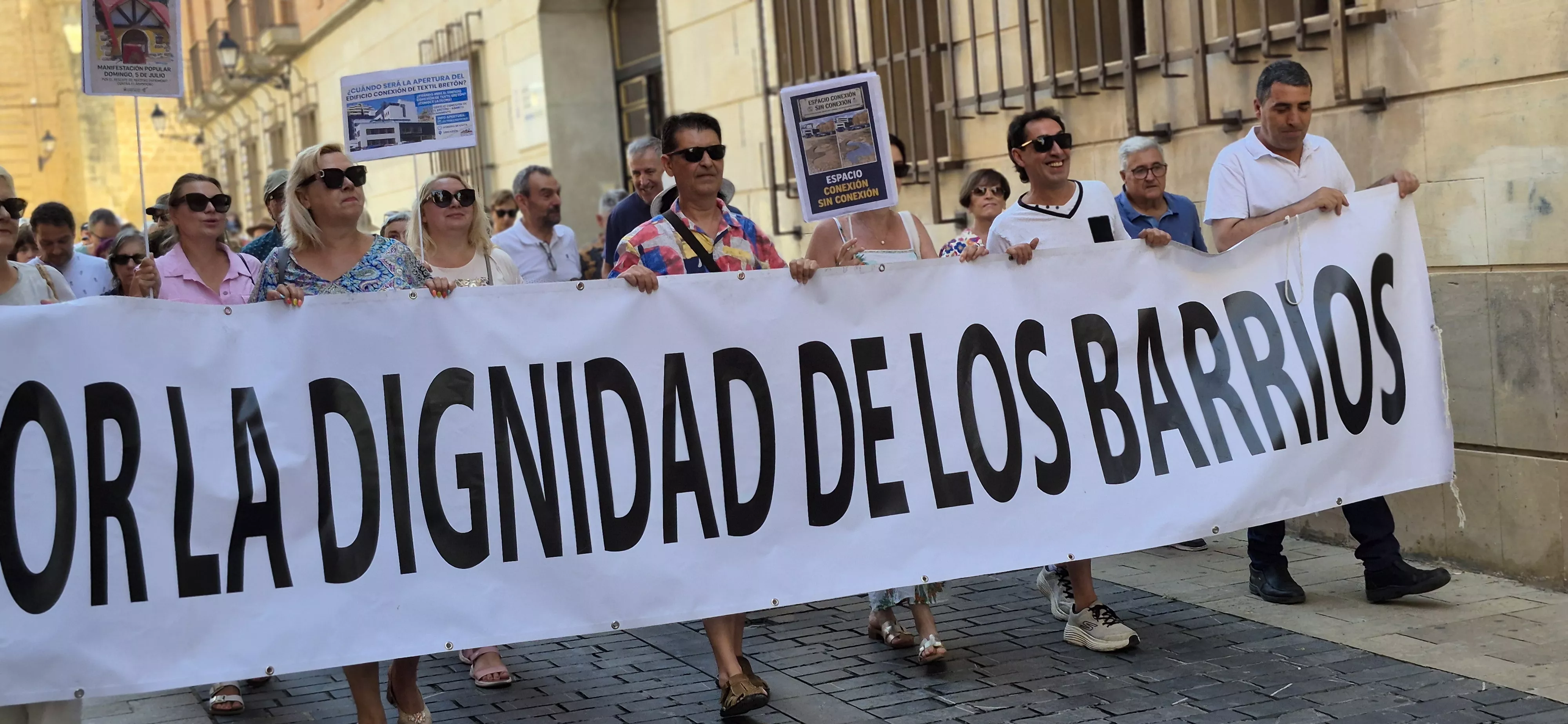 "Procesión" en defensa del Seminario de Huesca. Foto Myriam Martínez