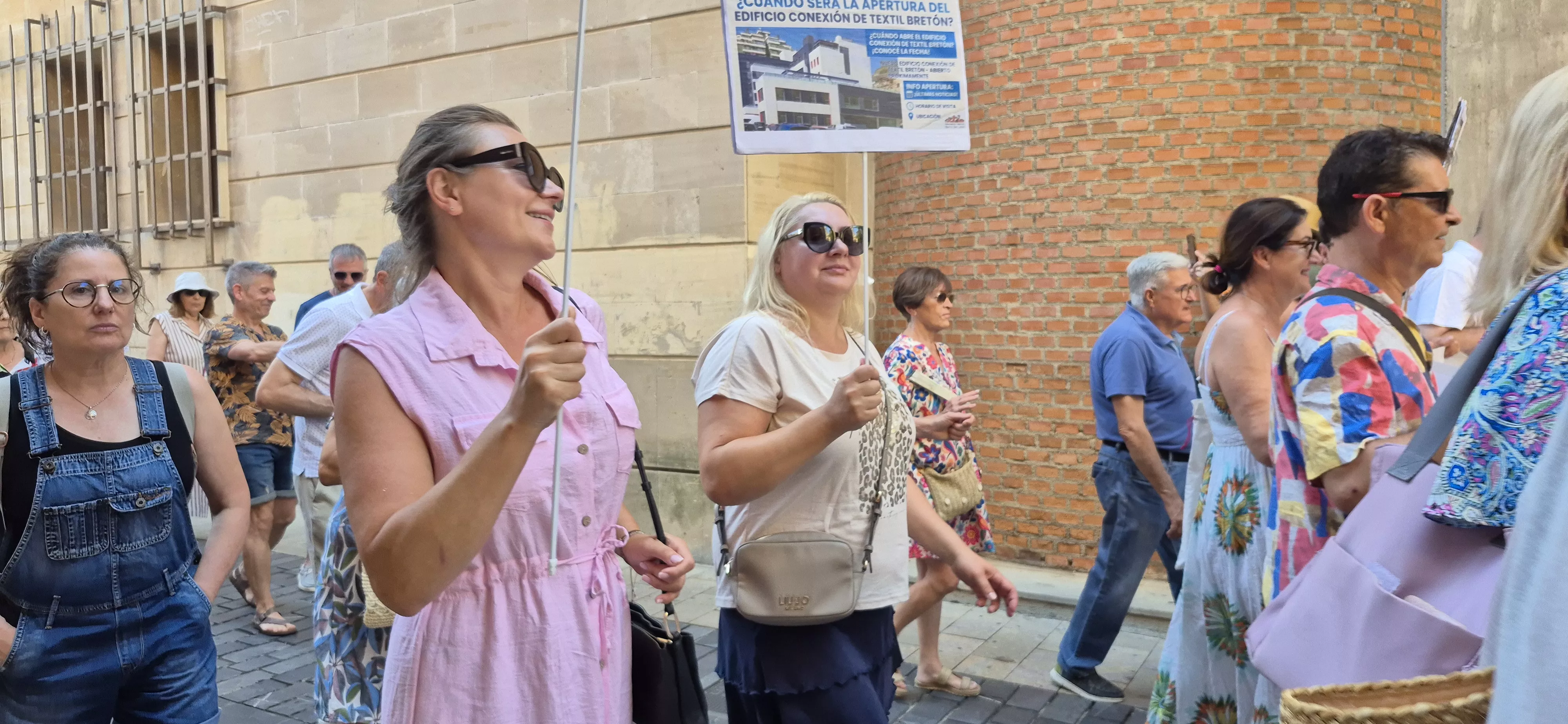 "Procesión" en defensa del Seminario de Huesca. Foto Myriam Martínez