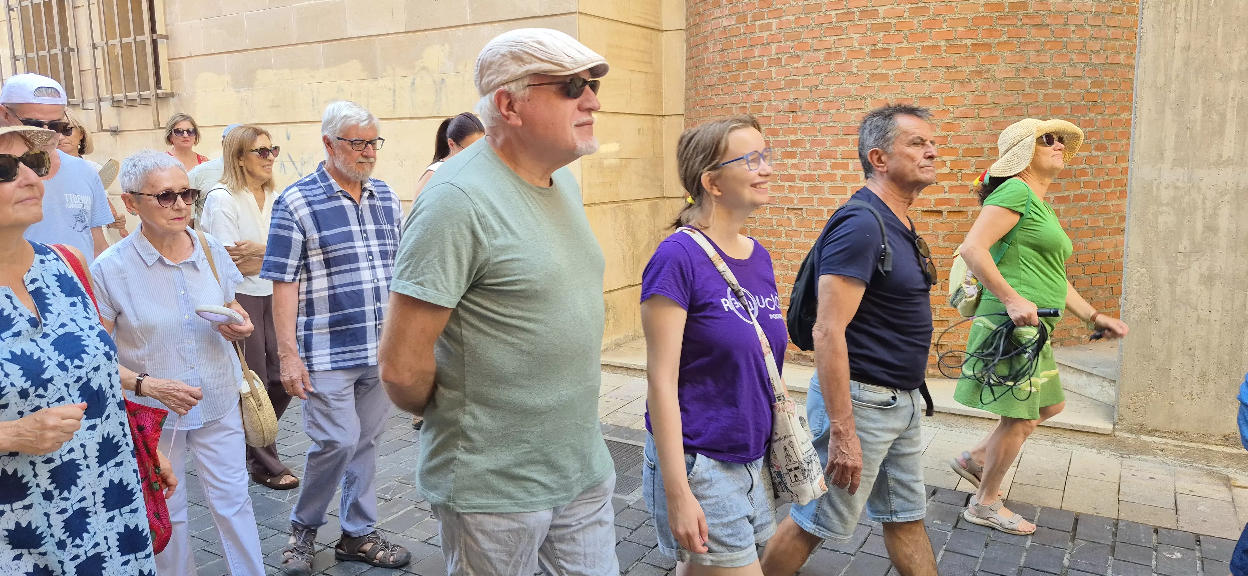 "Procesión" en defensa del Seminario de Huesca. Foto Myriam Martínez