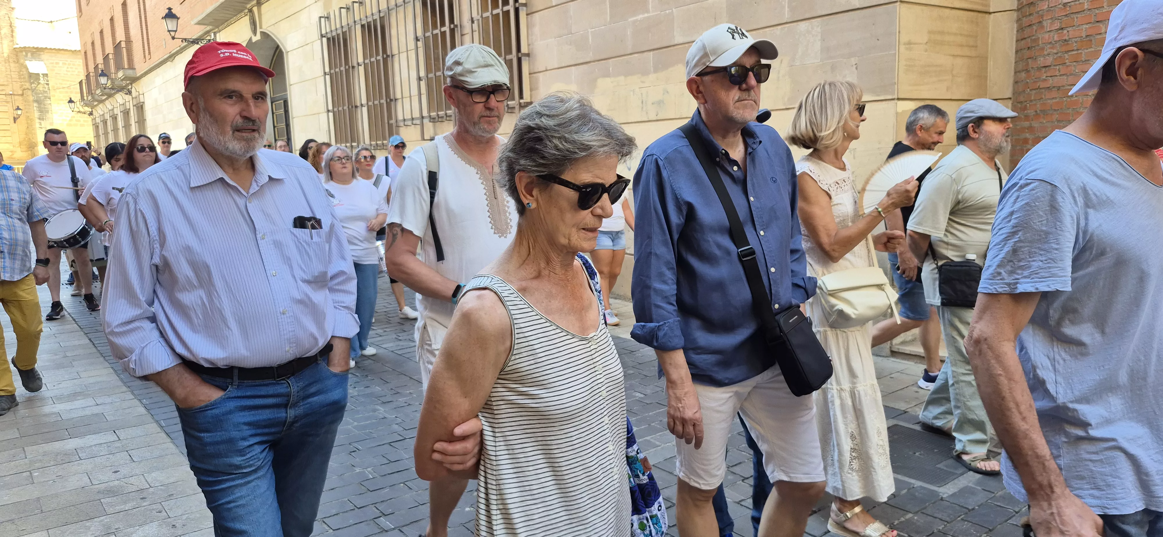 "Procesión" en defensa del Seminario de Huesca. Foto Myriam Martínez