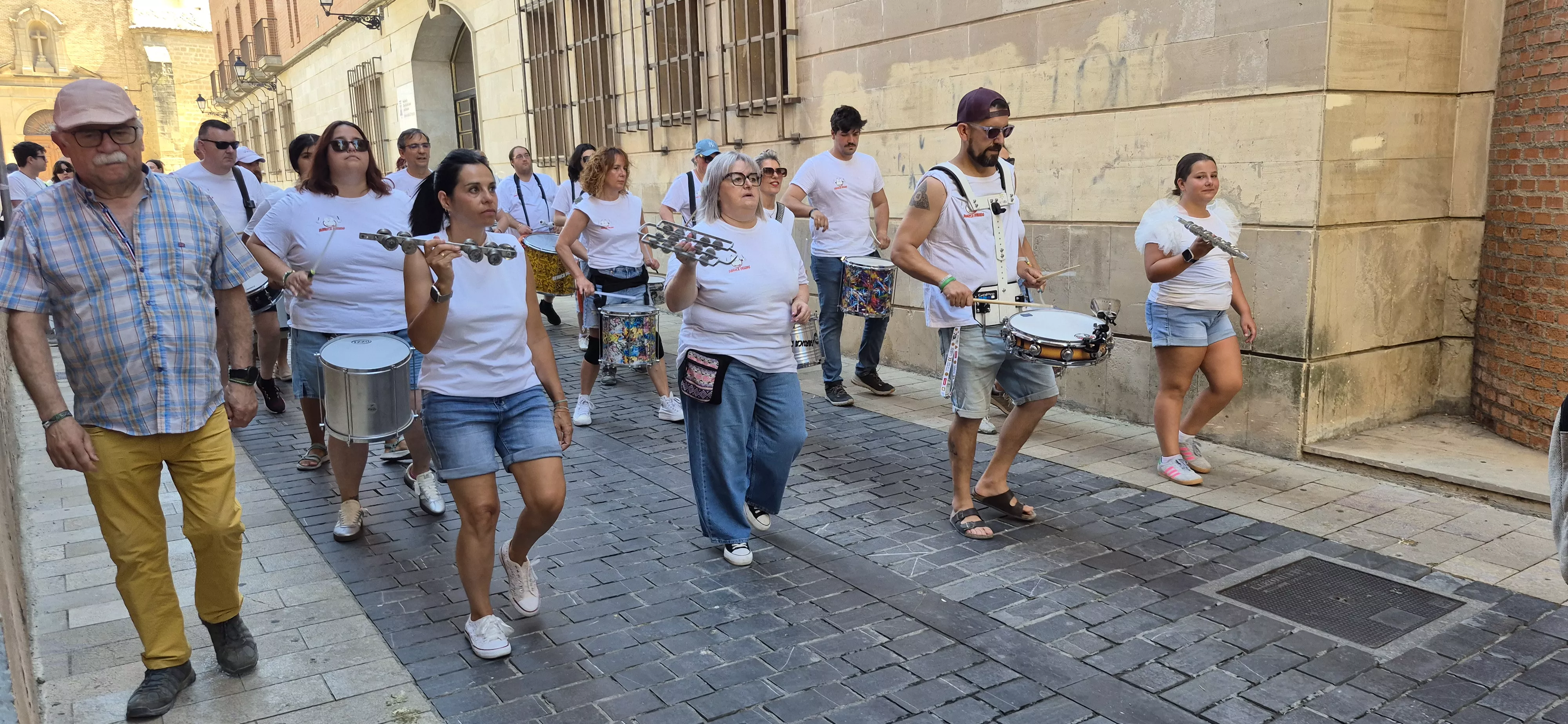 Baruca Drums ha marcado del paso de la "Procesión" en defensa del Seminario de Huesca. Foto Myriam Martínez