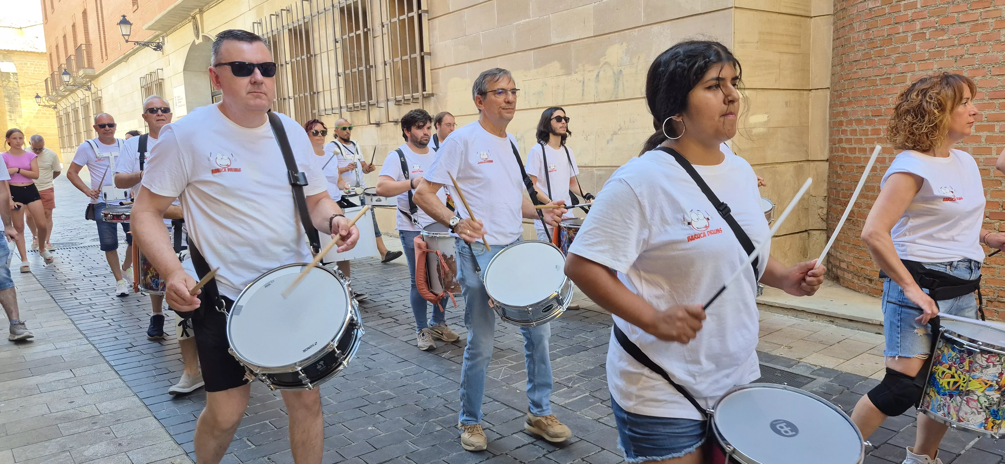 "Procesión" en defensa del Seminario de Huesca. Foto Myriam Martínez