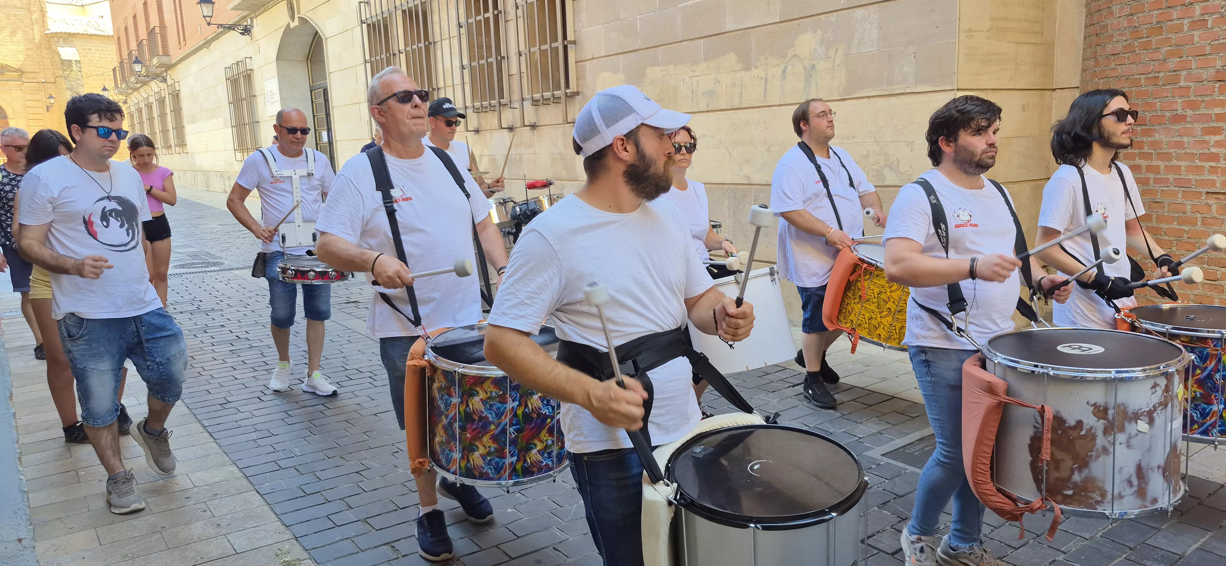 "Procesión" en defensa del Seminario de Huesca. Foto Myriam Martínez