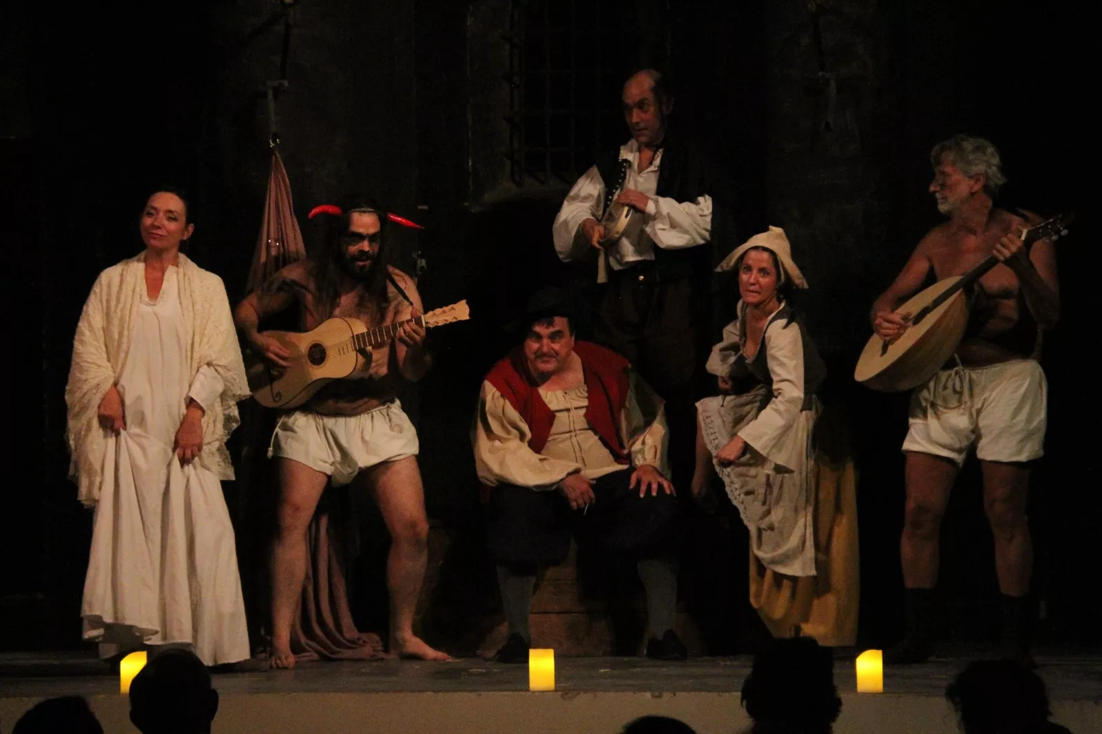 Viridiana y “La hoguera de las Maravillas” en el Corral de Comedias de Robres. Foto Carlos Neofato