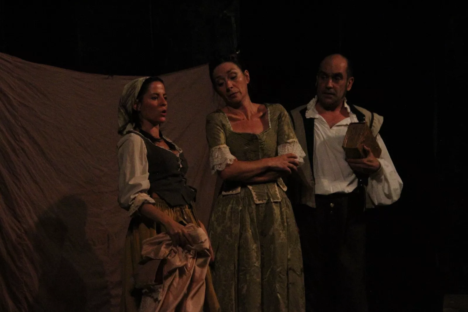Viridiana y “La hoguera de las Maravillas” en el Corral de Comedias de Robres. Foto Carlos Neofato