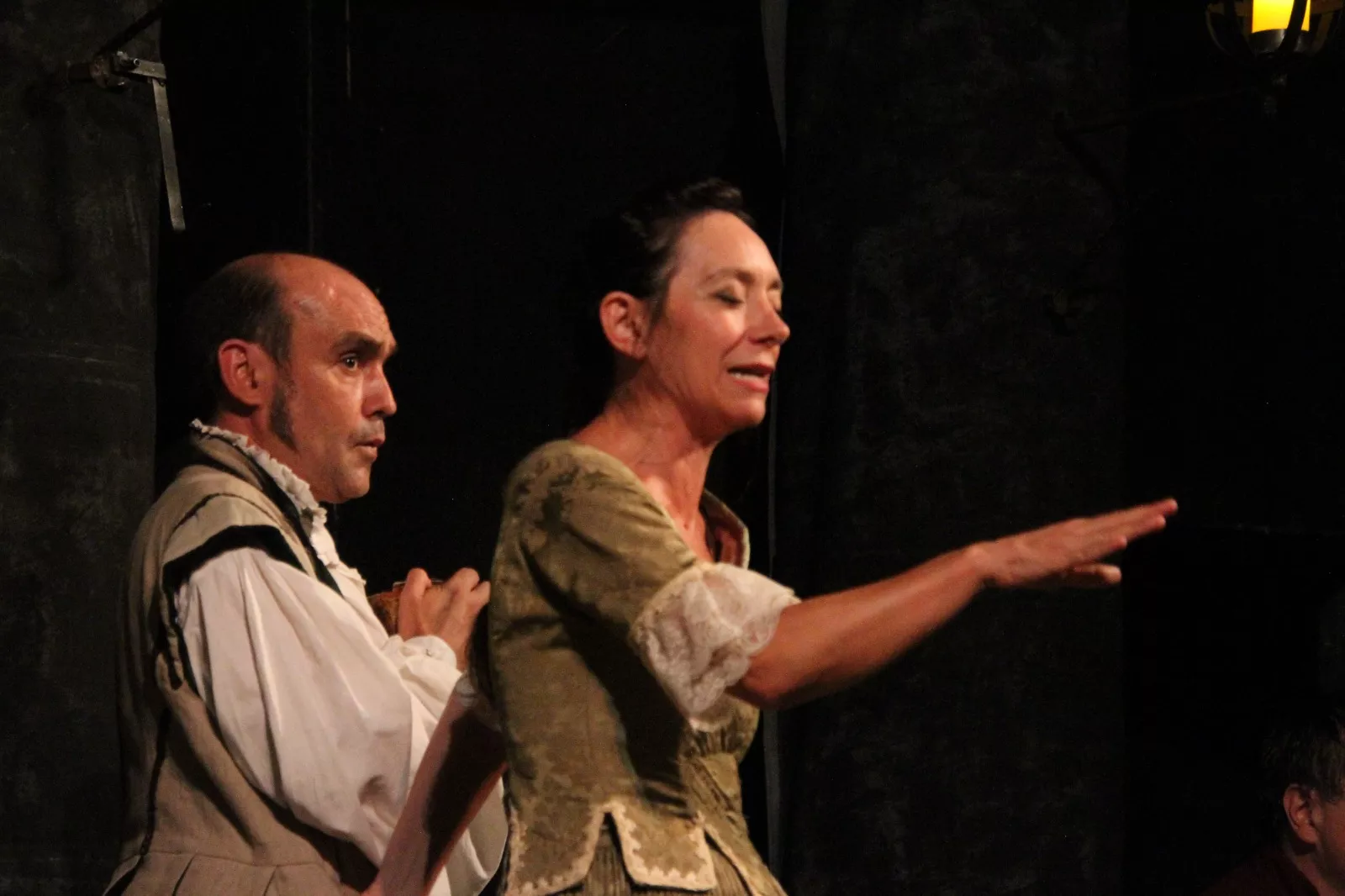Viridiana y “La hoguera de las Maravillas” en el Corral de Comedias de Robres. Foto Carlos Neofato