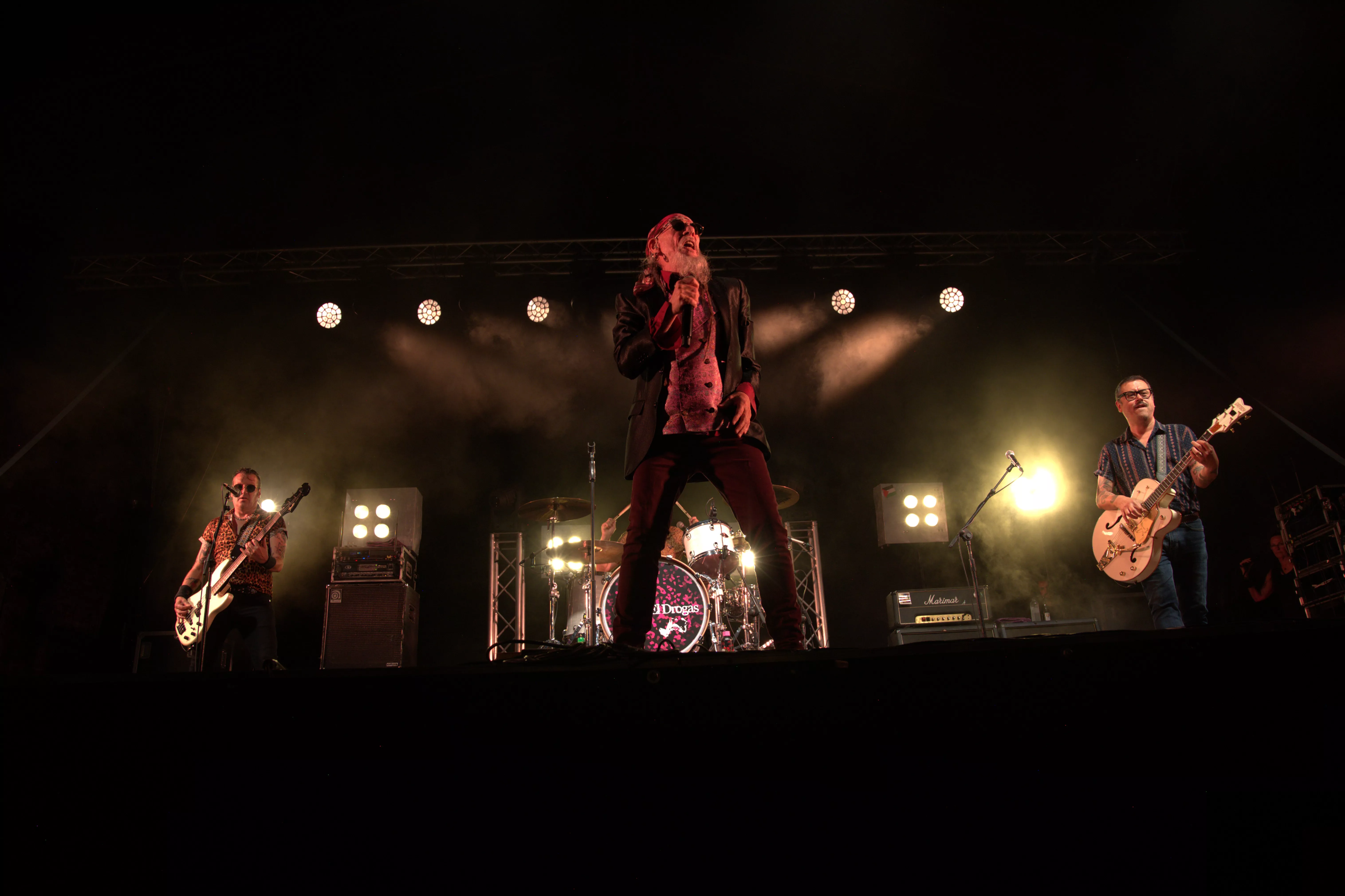 El Drogas llena Aínsa y firma una noche histórica en el Castillo ante un público entregado. Foto Sonia Gracia