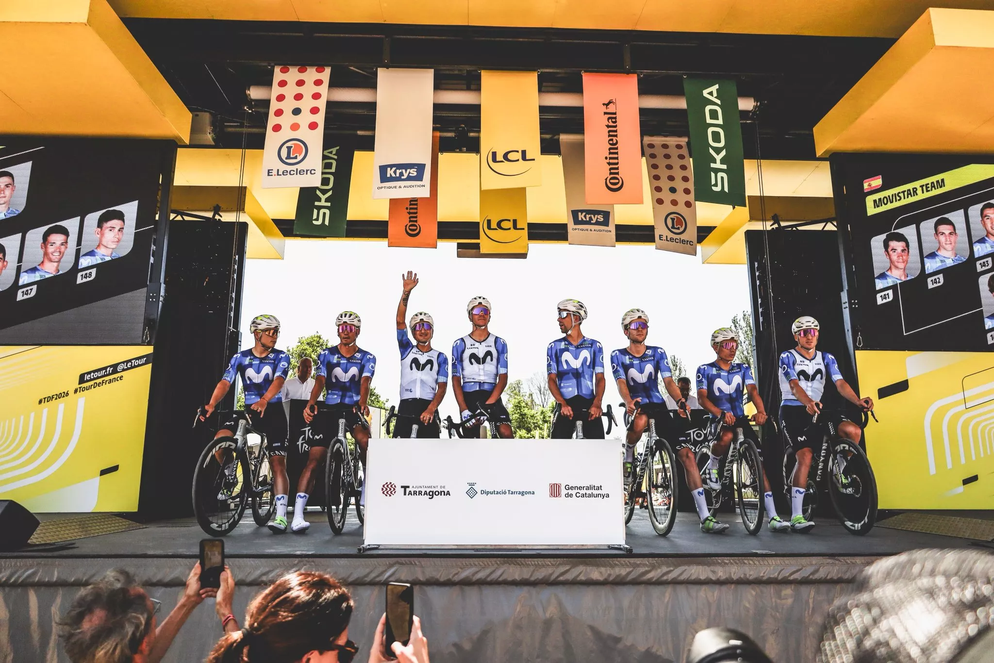 Equipo de Movistar antes de la salida. Tour de Francia: Isaac Del Toro impone su ley ante los favoritos. Foto: Movistar Team