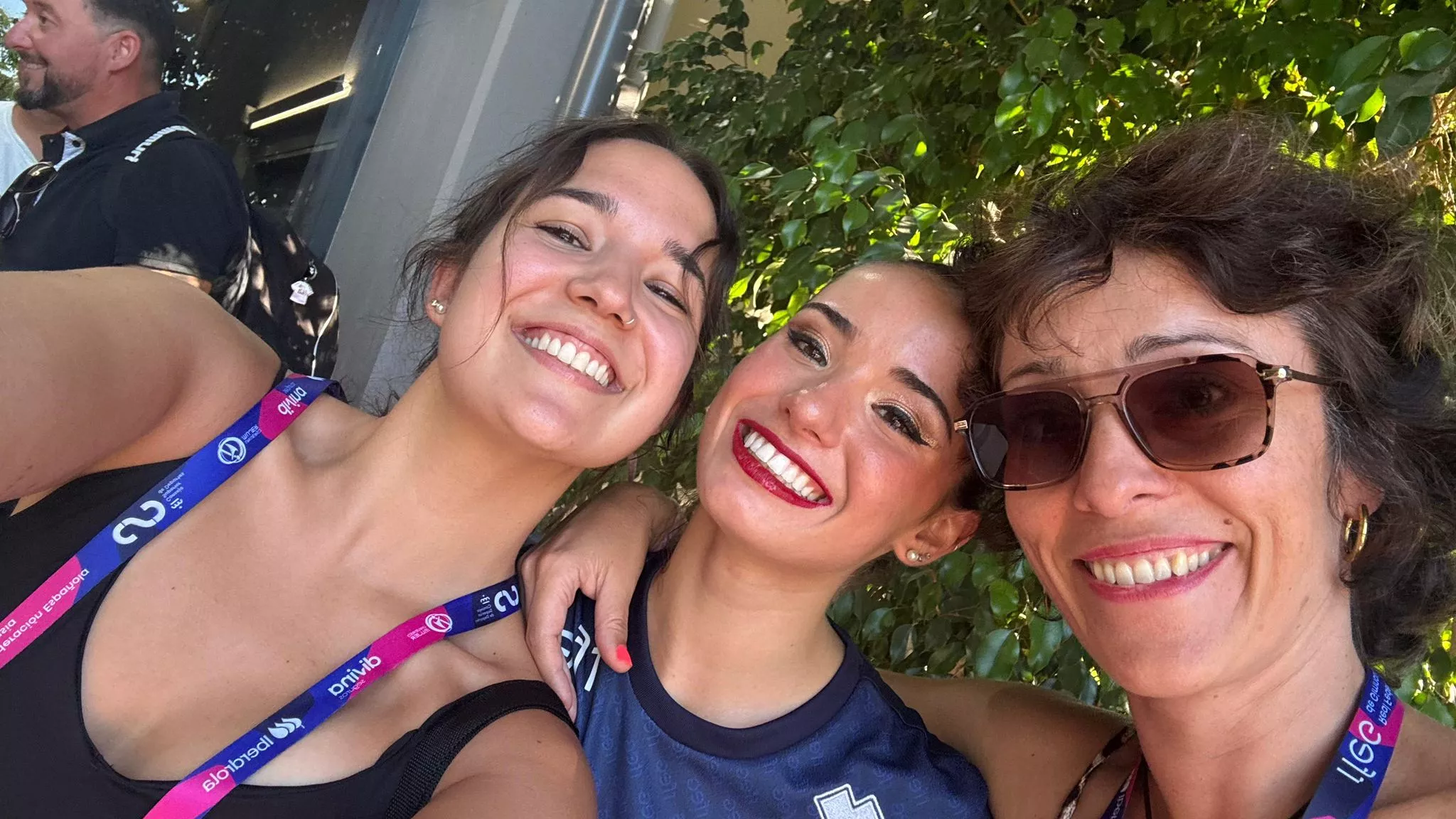 El Club 90 en Castellón. Inés Bergua con Nerea Abad y Cristina Perea