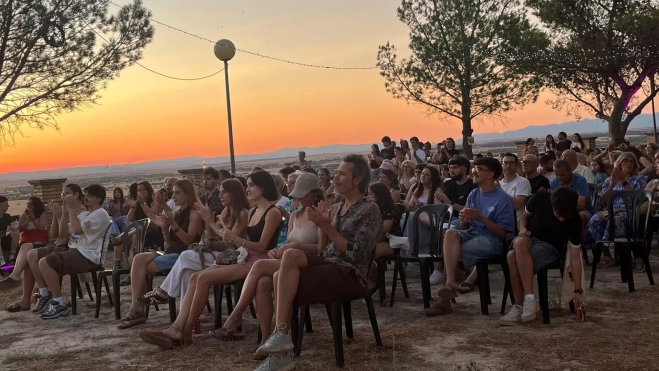 Público en el concierto celebrado al atardecer. Foto Mercedes Manterola