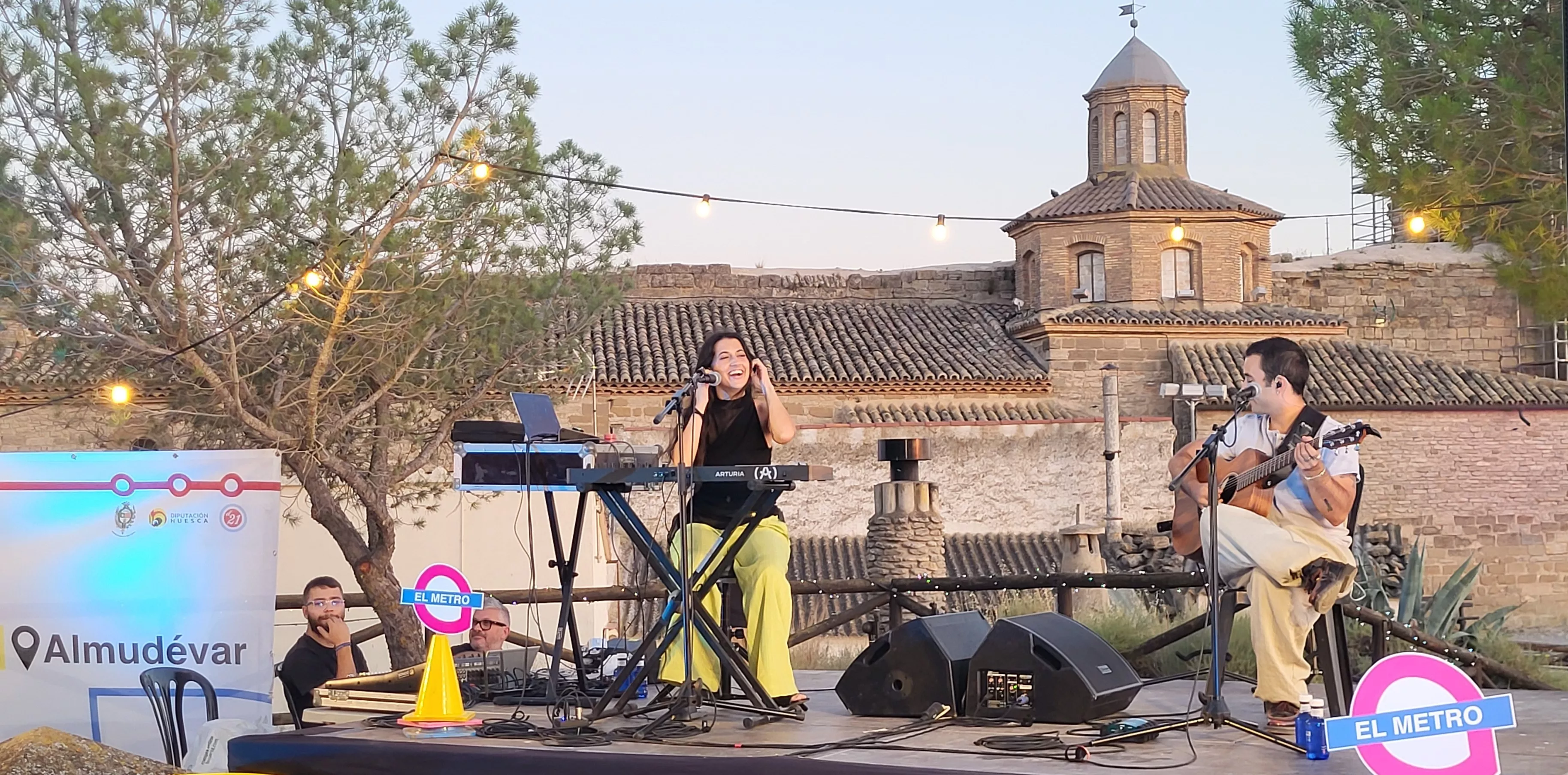 Concierto de Gara Durán en el estreno del III Metro Festival de Almudévar. Foto Mercedes Manterola