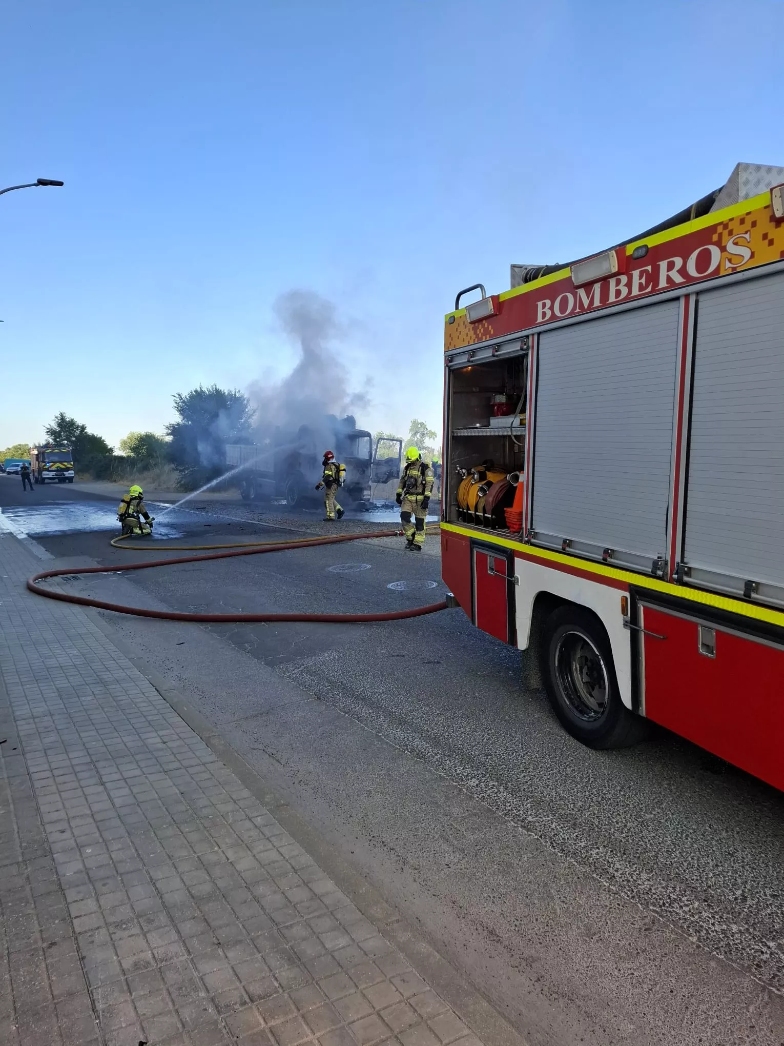 Intervención de los bomberos en Marina Española