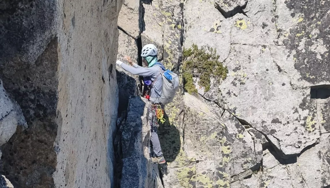 Gran Pico de Alharisses donde un quebrantahuesos acompañó con su vuelo a los montañeros oscenses