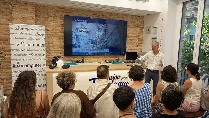 Enrique Sampériz en el Café del Comercio en Ecomputer