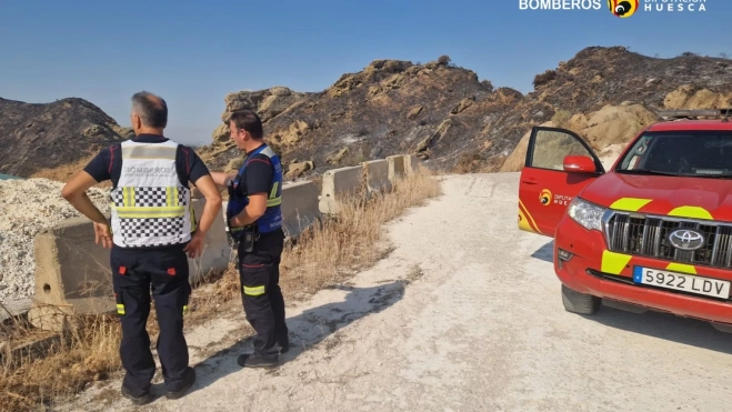 Bomberos de la DPH junto a la planta de fertilizantes de Albelda
