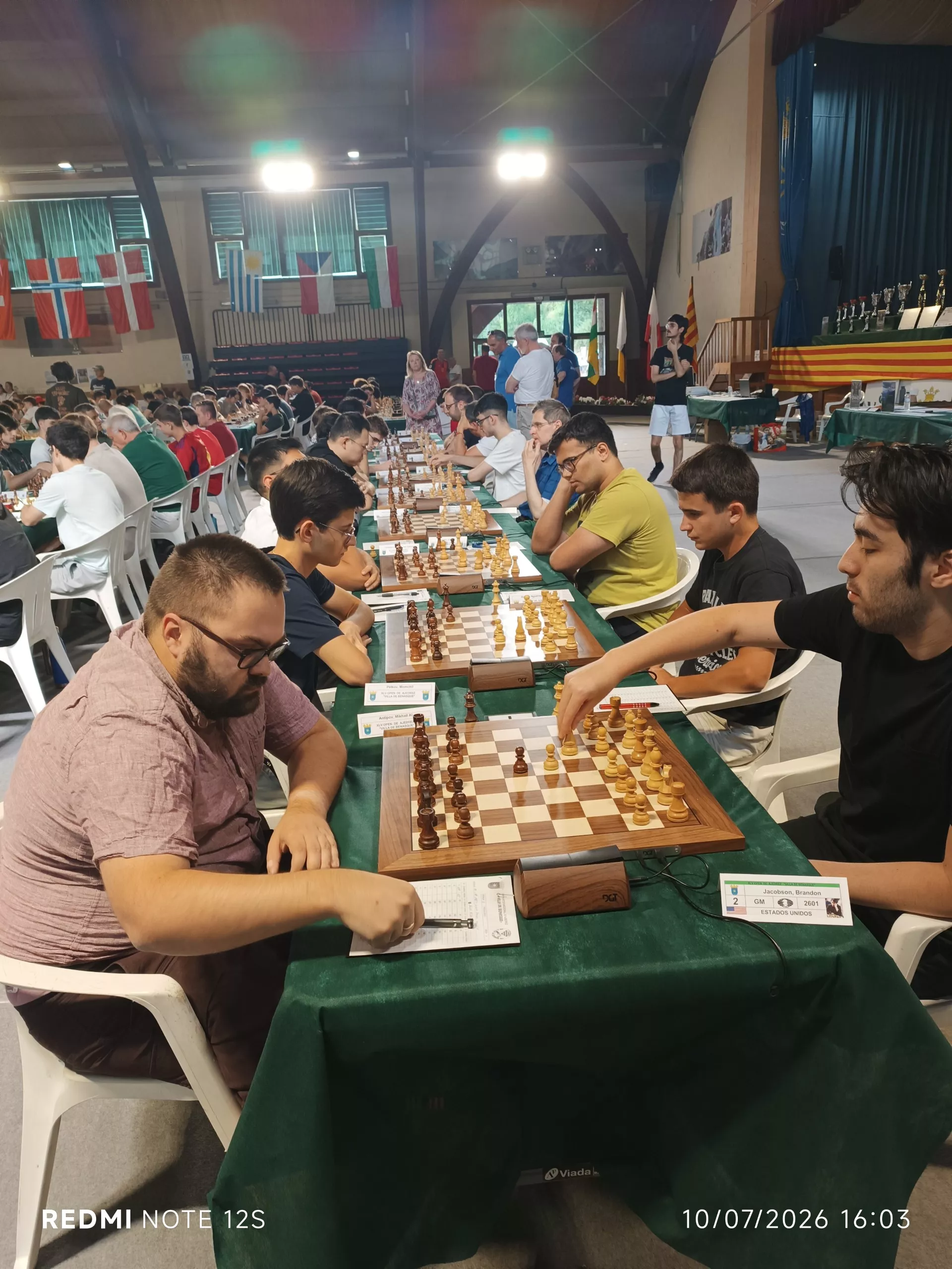 Jacobsen (derecha) y Antipov en la partida más destacada del día.