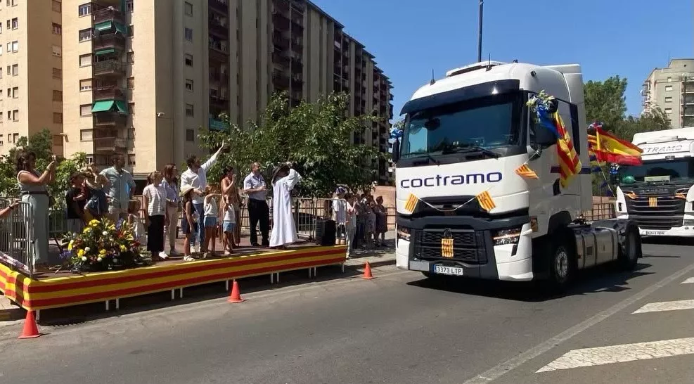 Noventa camiones recorren Monzón en la celebración de San Cristóbal.