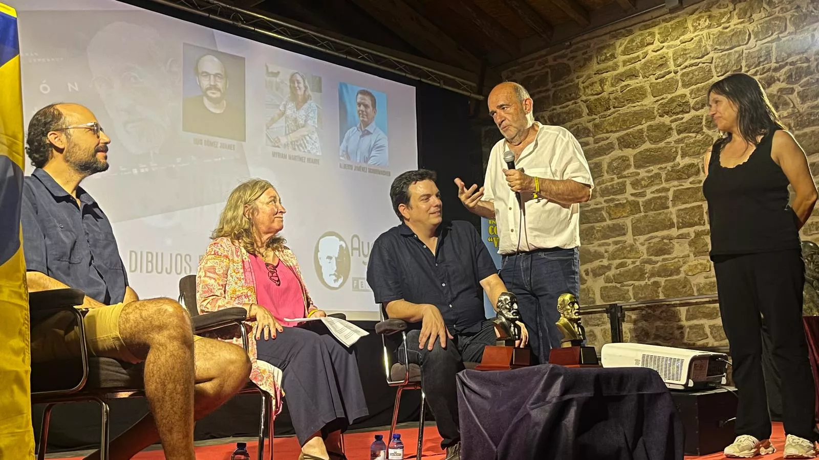 Proyección de 'Ramón y Cajal: dibujos en la retina' y coloquio en el Festival de Cortometrajes de Ayerbe. Foto Mercedes Manterola
