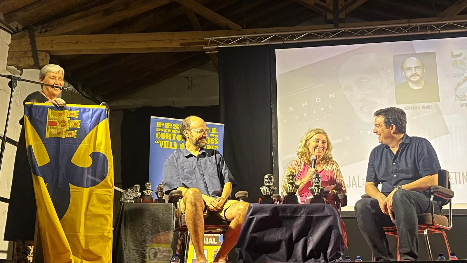 Proyección de 'Ramón y Cajal: dibujos en la retina' y coloquio en el Festival de Cortometrajes de Ayerbe. Foto Mercedes Manterola
