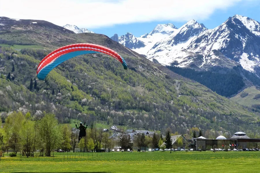 Un fallecido en un accidente de parapente en Castejón de Sos.