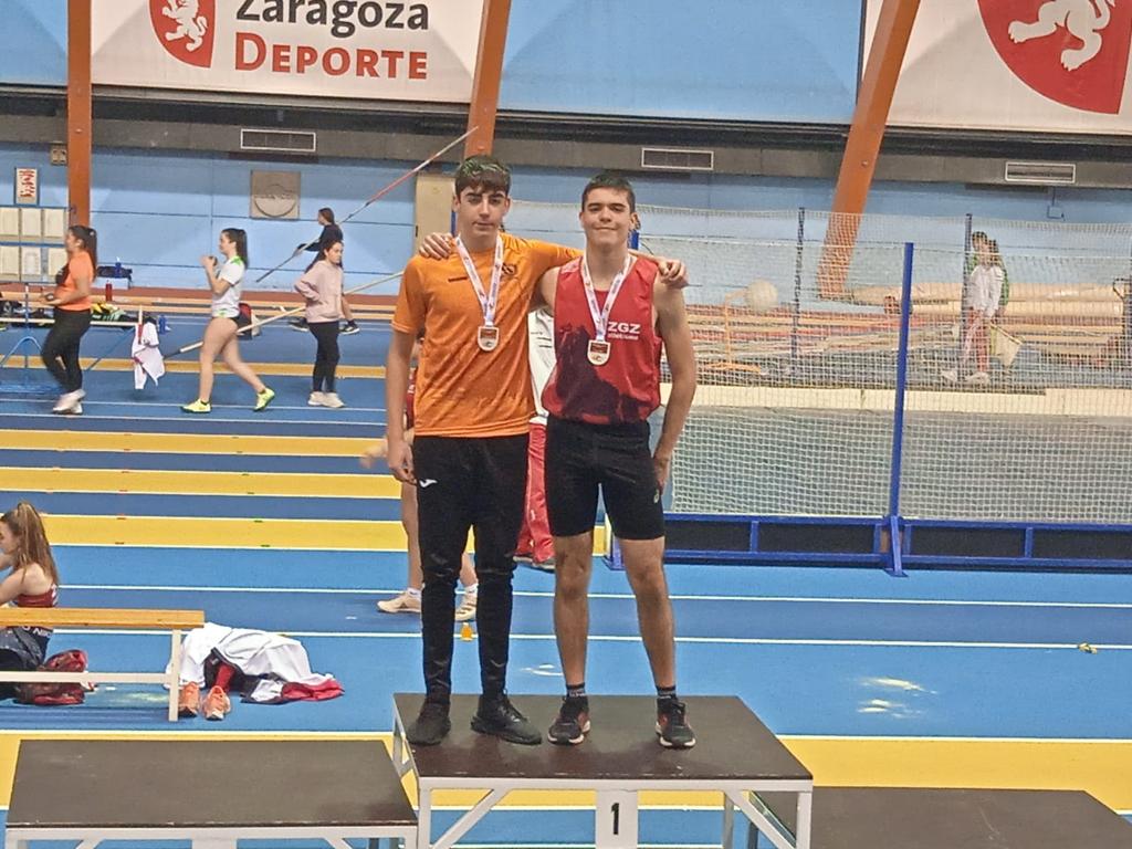 Imágenes del Campeonato de Aragón Sub-18 de pista cubierta. Iker Blanes, plata en altura