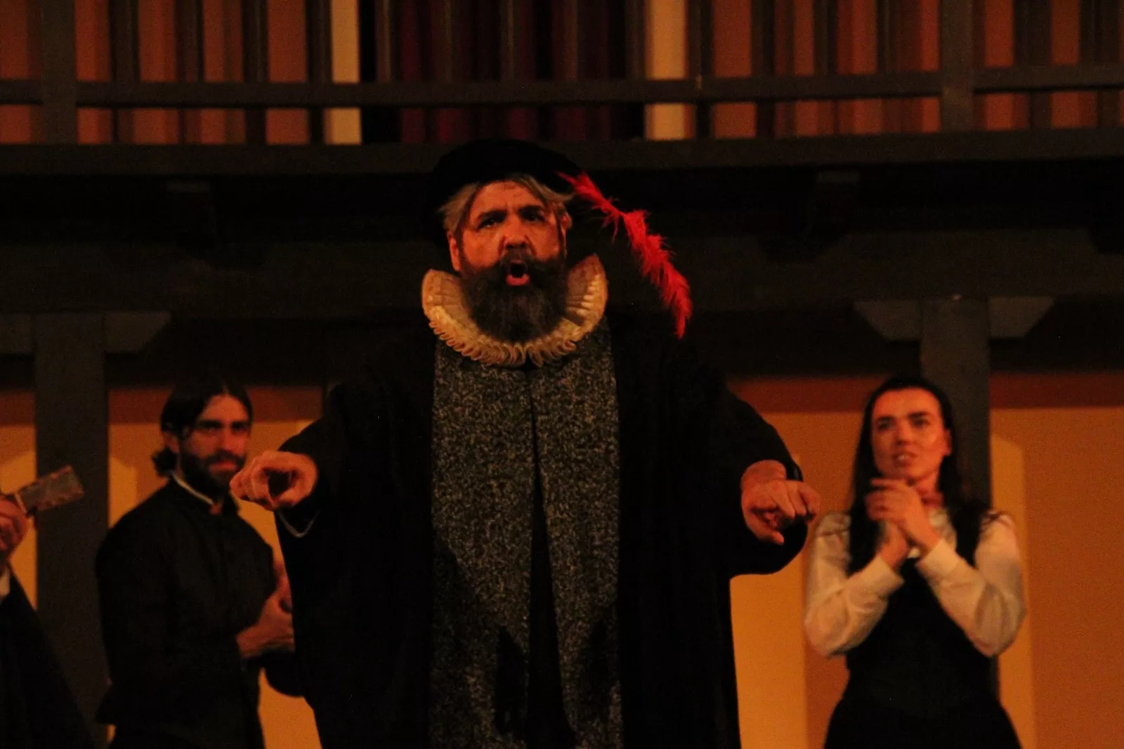 “El perro del Hortelano” en el Corral de Comedias de Robres. Foto Carlos Neofato
