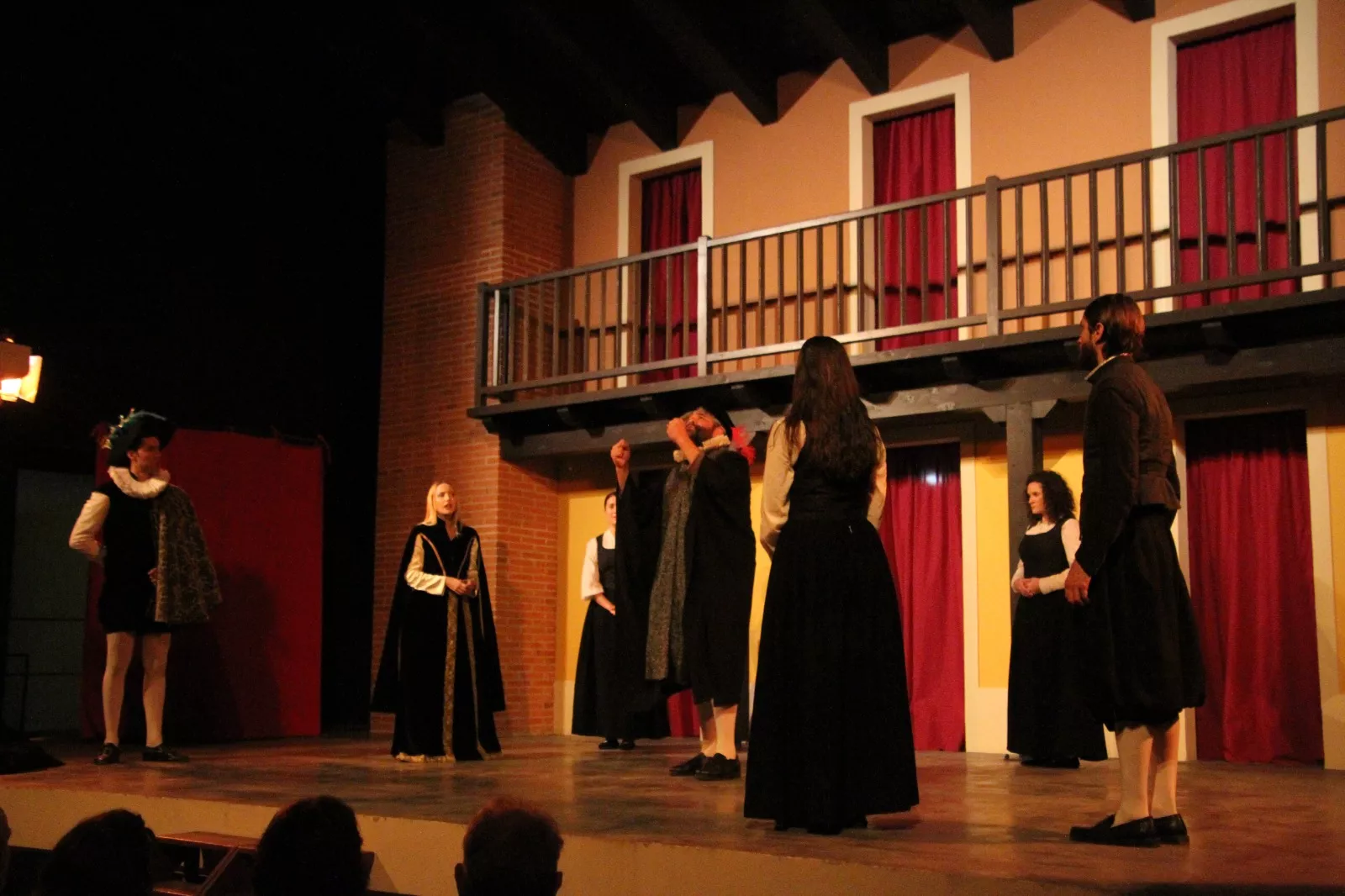 “El perro del Hortelano” en el Corral de Comedias de Robres. Foto Carlos Neofato