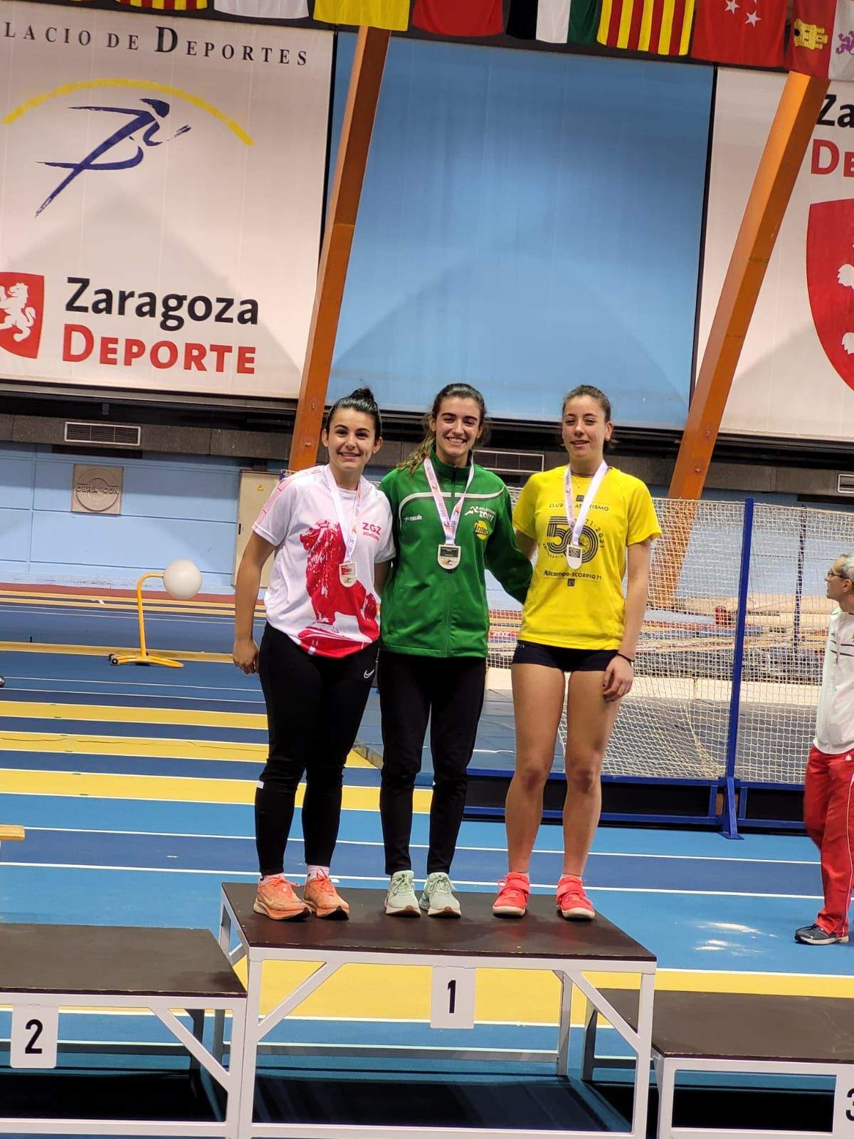 Imágenes del Campeonato de Aragón Sub-18 de pista cubierta.  Lucía Torres, oro en longitud