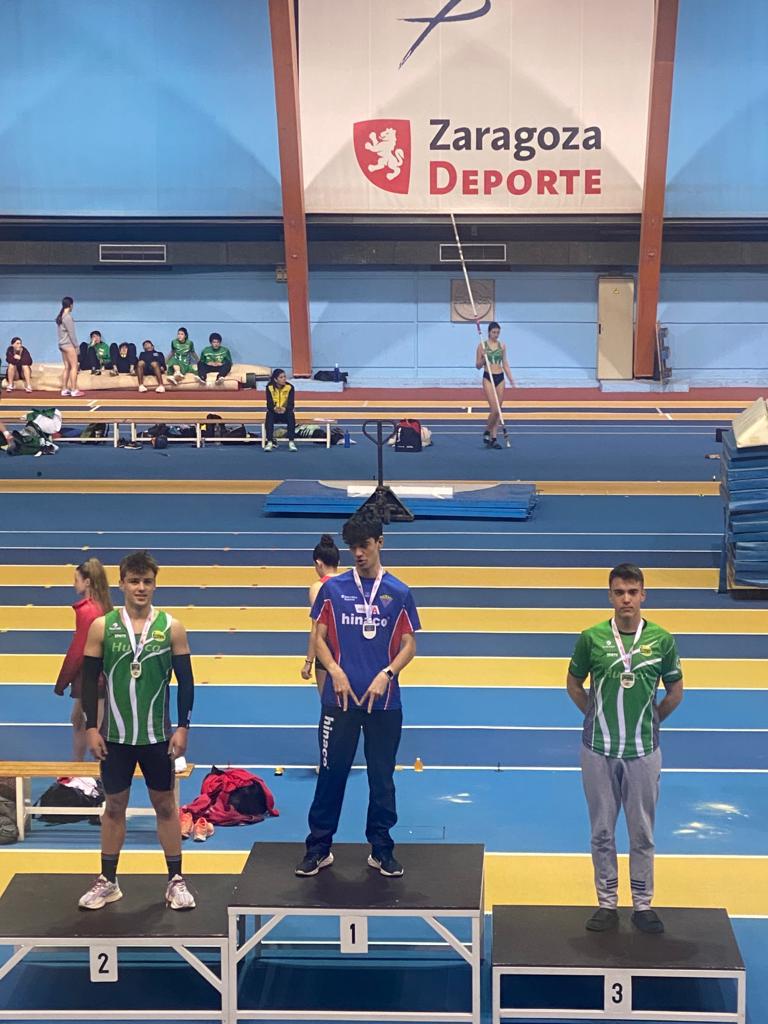 Imágenes del Campeonato de Aragón Sub-18 de pista cubierta. Manuel Satué , Lucas Badia y Alberto Santolaria, oro, plata y bronce en 60 vallas
