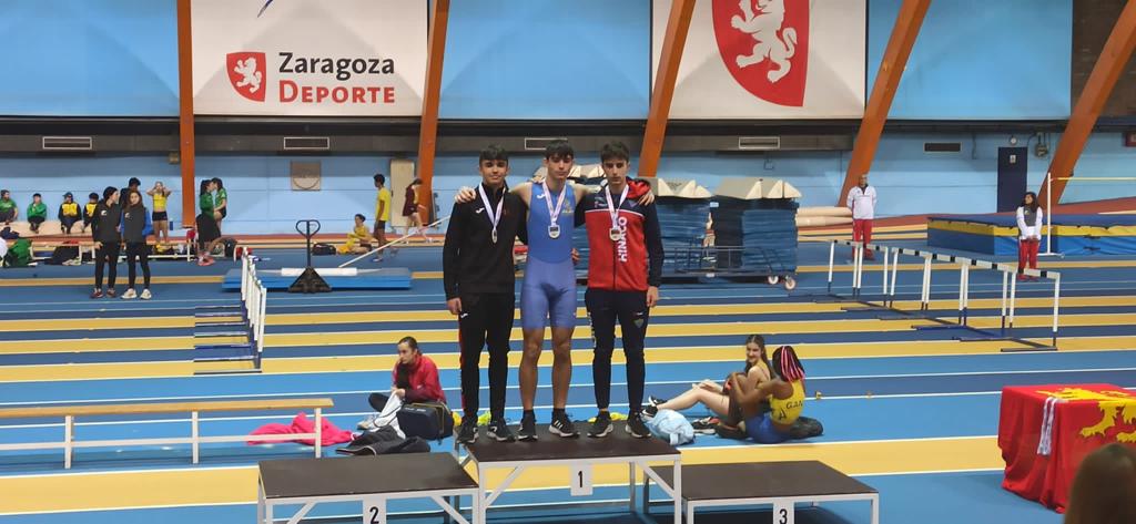 Imágenes del Campeonato de Aragón Sub-18 de pista cubierta.  Pol Piñol y David Salazar, plata y bronce en triple